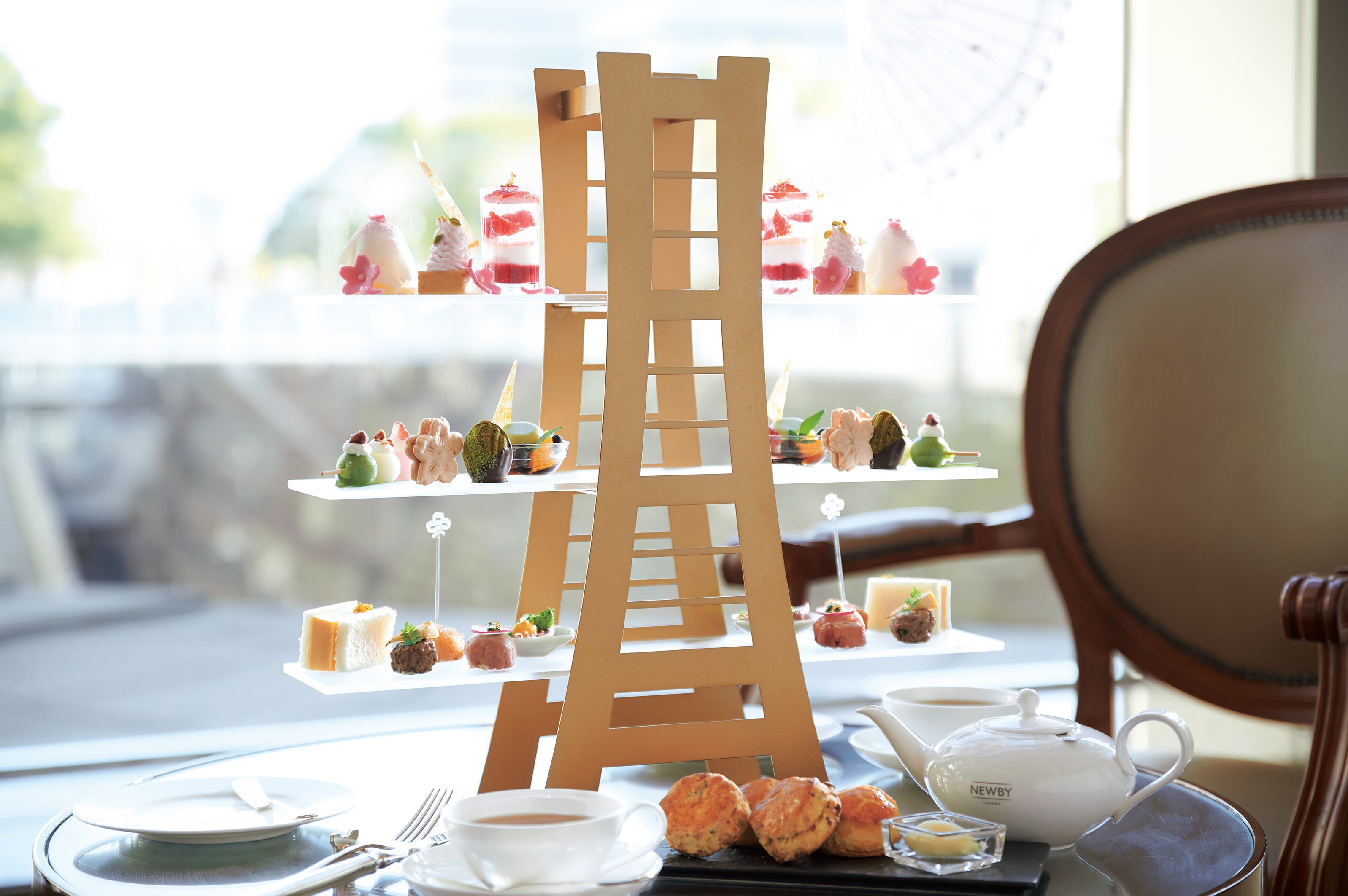 着付け後はホテルでアフタヌーンティーを。 （写真は3月1日～31日提供のアフタヌーンティー）