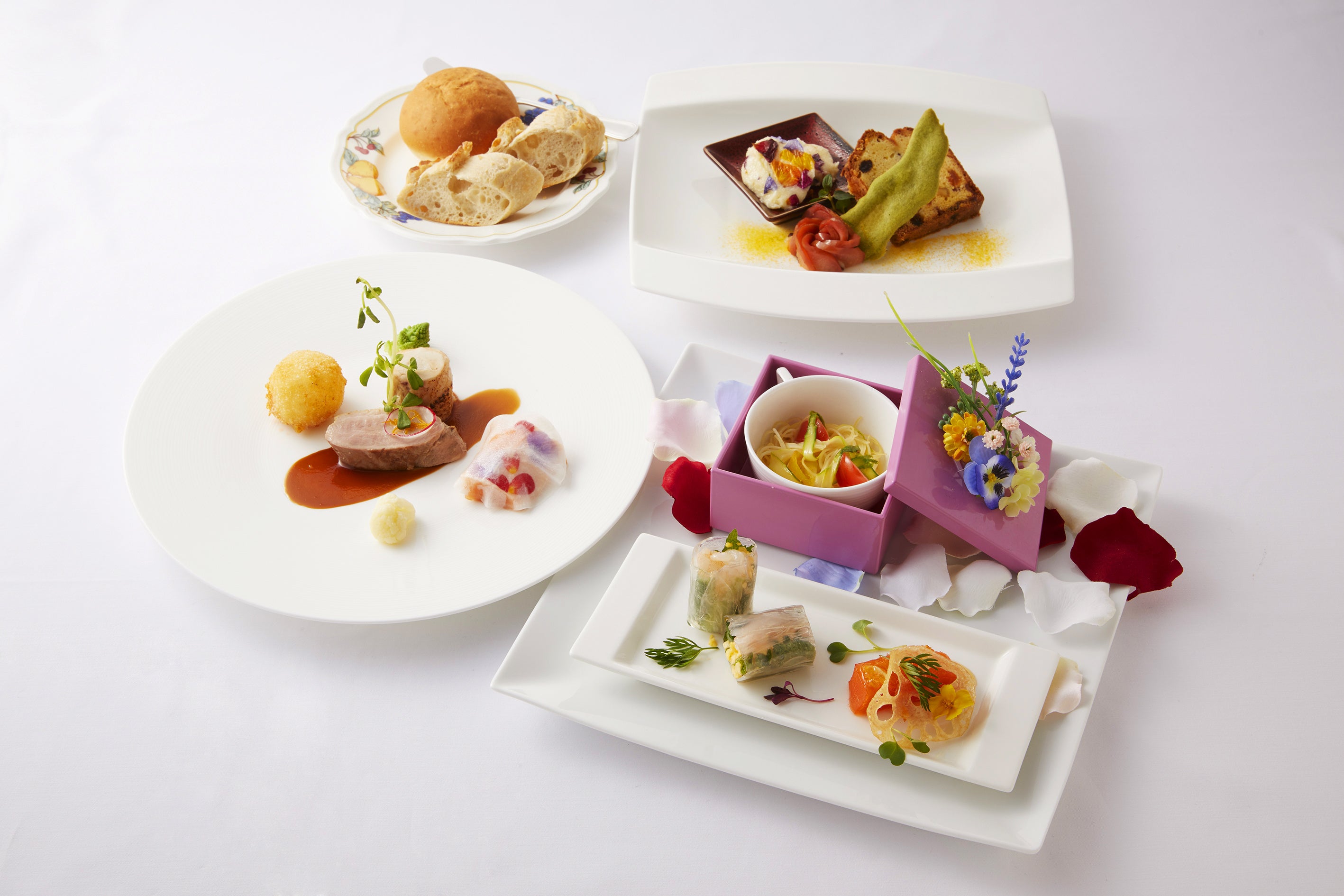 プレートの上で花畑や庭園を演出したガーデンネックレス横浜2022ランチ