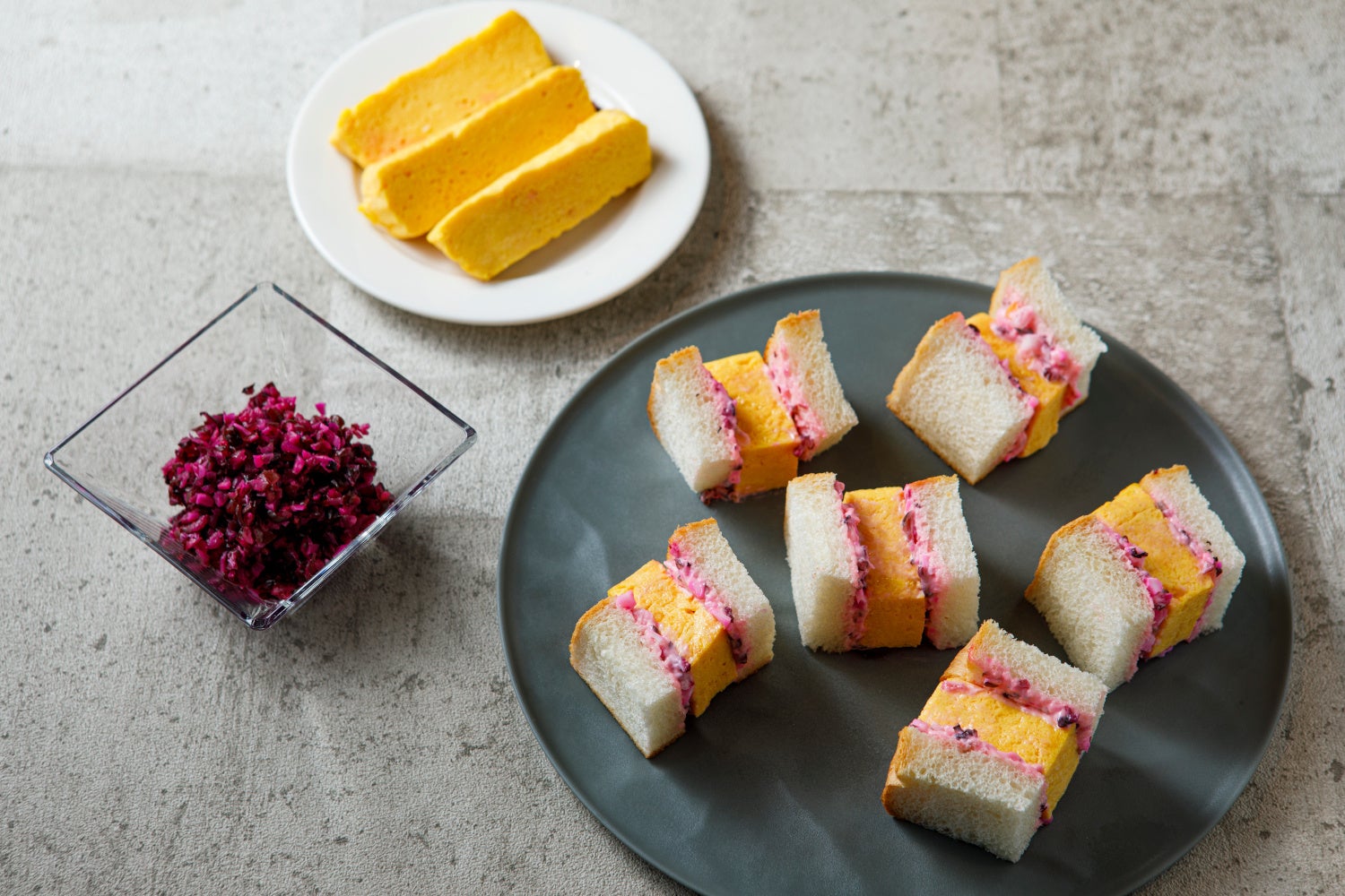「厚焼き玉子と志ば漬けタルタルのサンド」