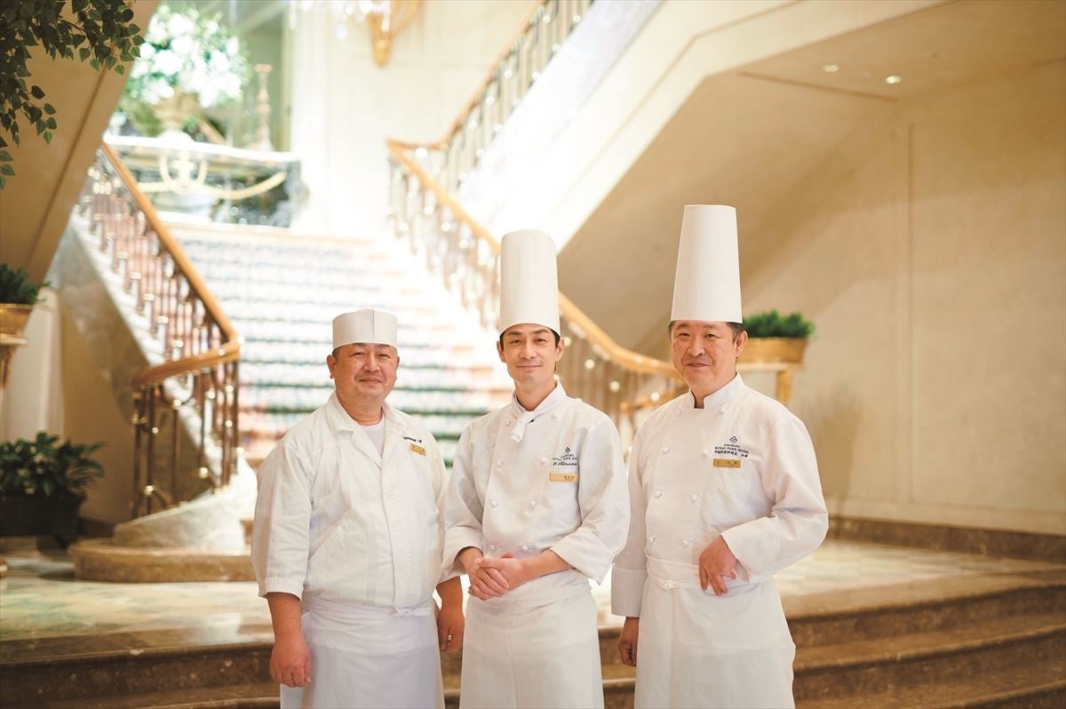 写真左より： 日本料理「四季亭」 料理長 三浦健二 ・ スカイラウンジ「シリウス」 シェフ 海老沼雄吾 ・ 中国料理「皇苑」 料理長 加藤賢一