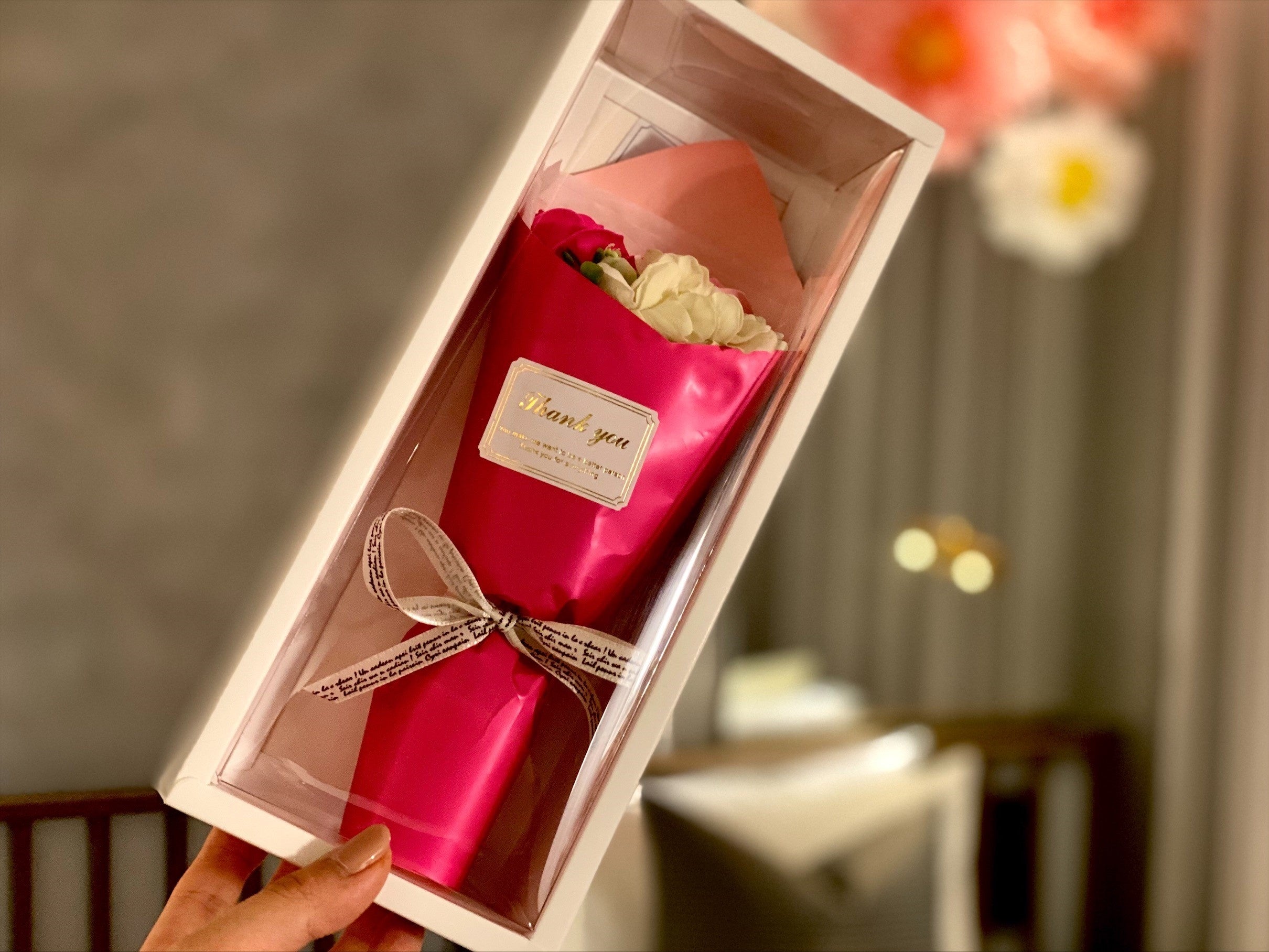 学生証提示でソープフラワーブーケをプレゼント