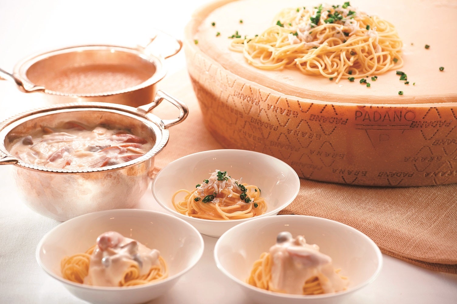 グラナパダーノで和えるパスタ　湘南しらすと小葱の和風ペペロンチーノ または 鎌倉ハムの「あらびきポーク ウインナー」ときのこのクリームソース