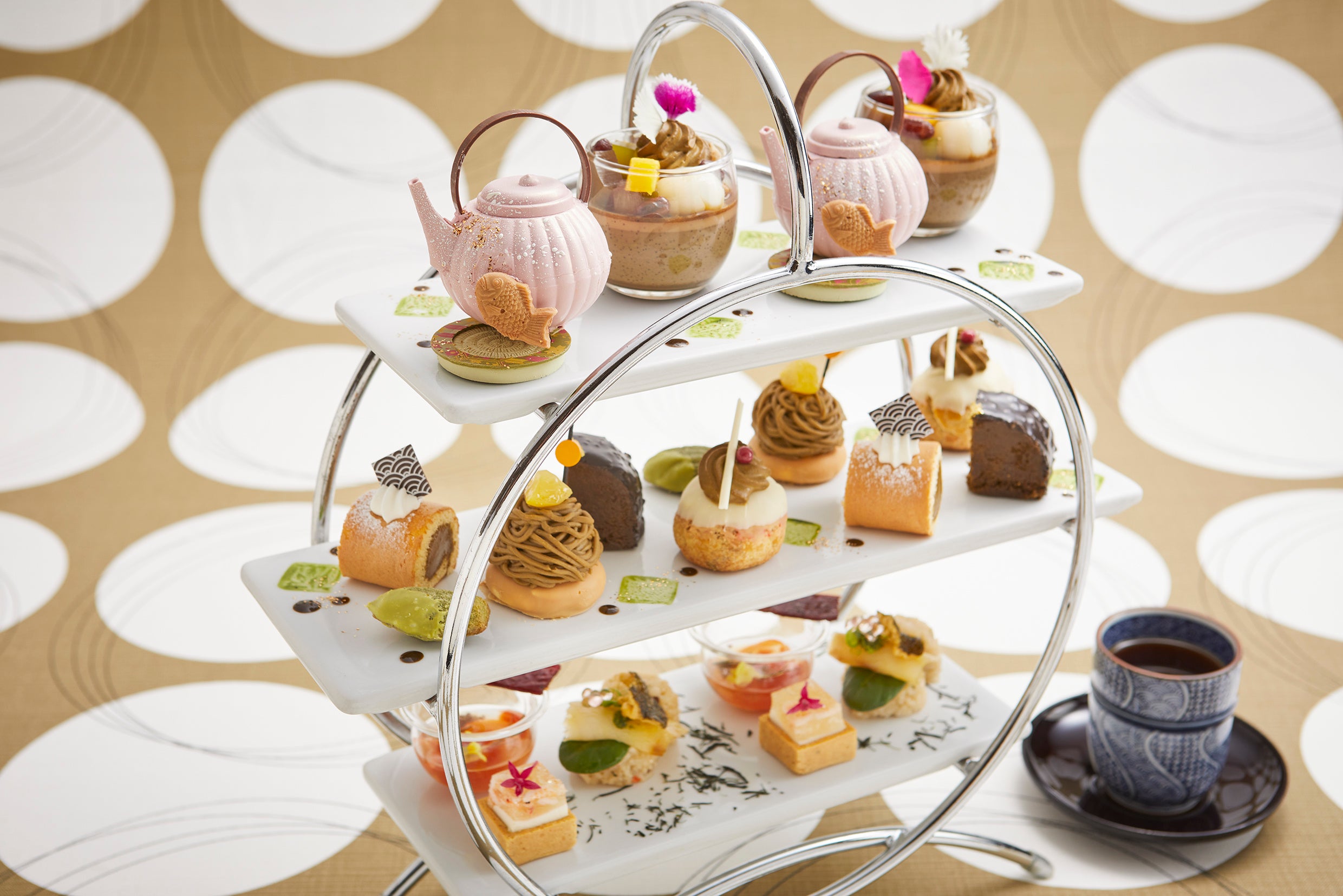 「ほうじ茶アフタヌーンティー」　※写真は2名様分です。