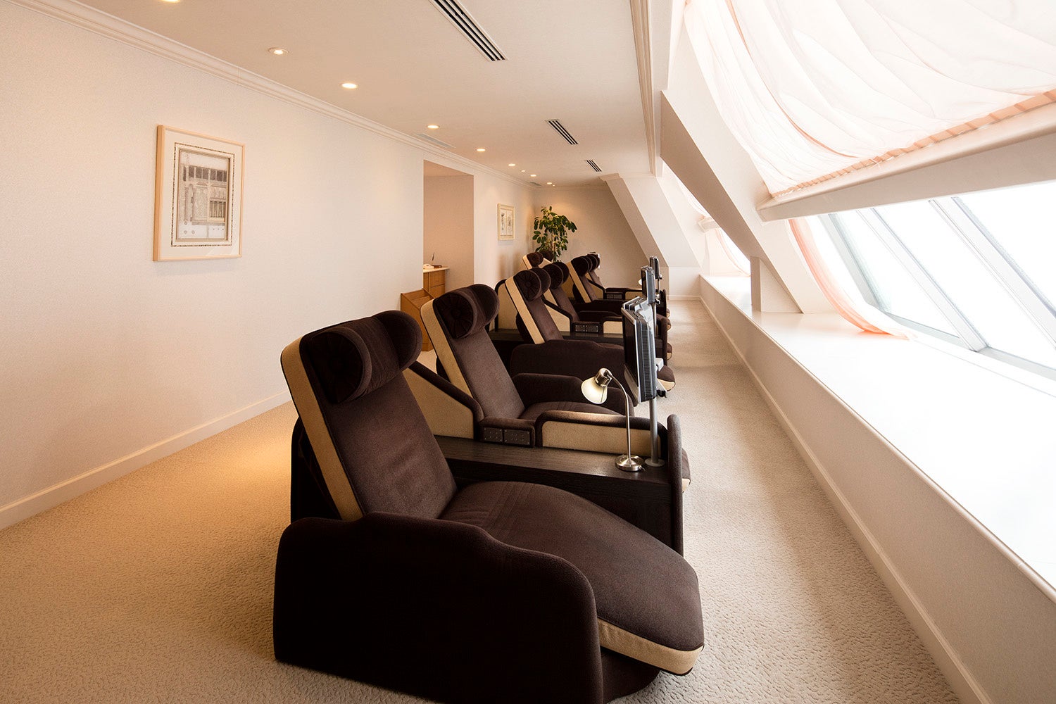 絶景を眺めながら寛げるリラクゼーションルーム