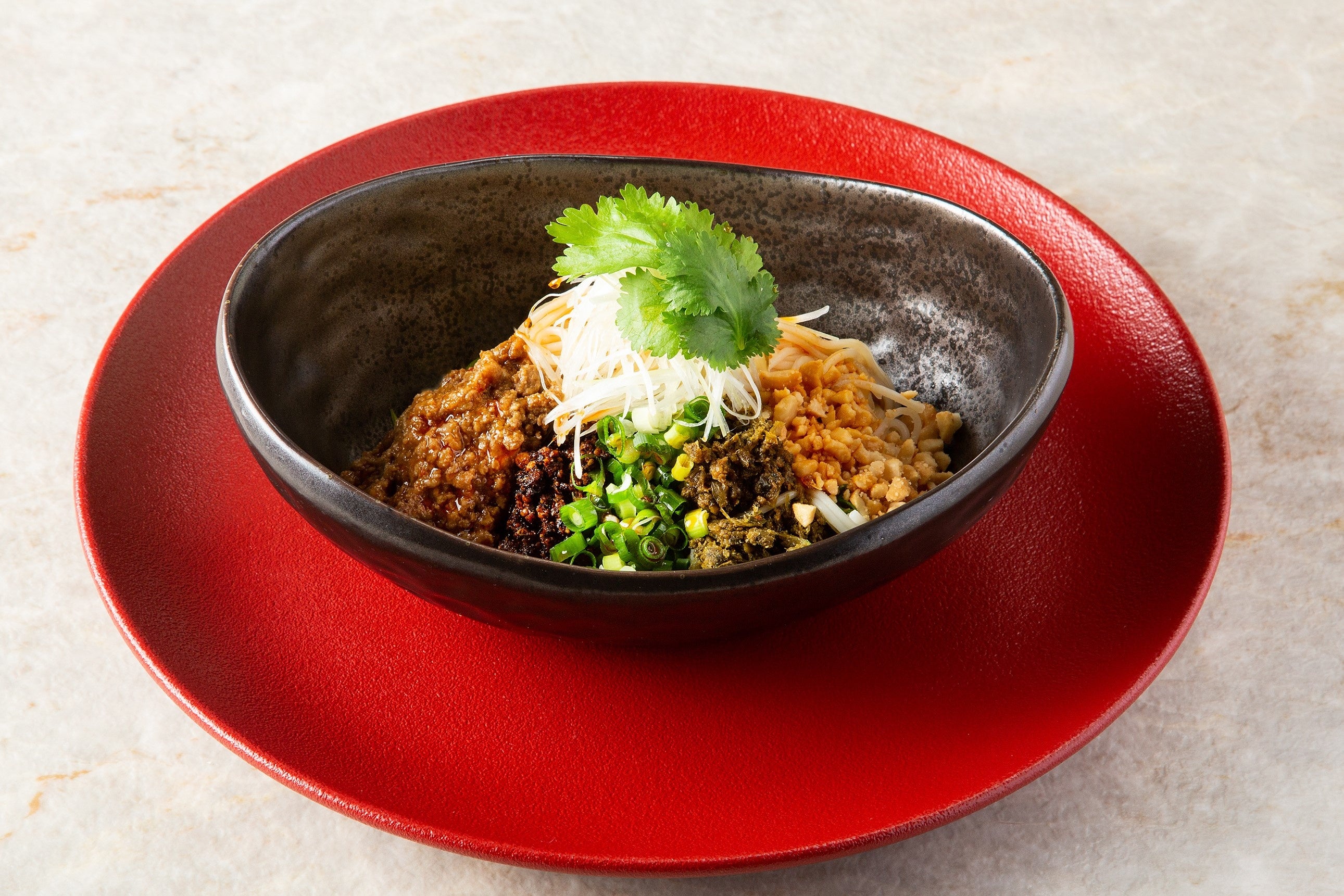 山椒が効いた“シビカラ”汁なし担々麺