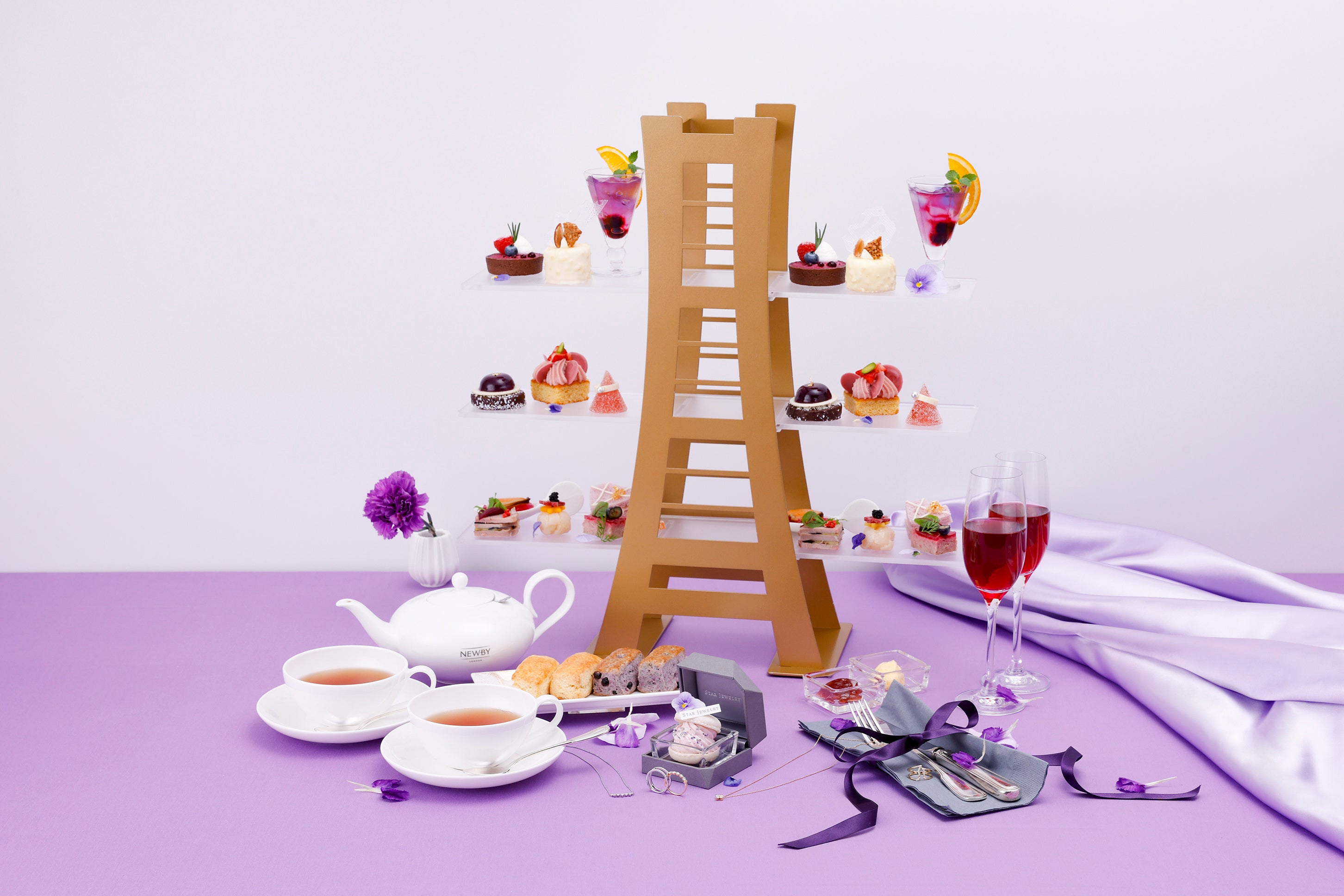 7月はジュエリーブランド「スタージュエリー」とのコラボアフタヌーンティーを提供。