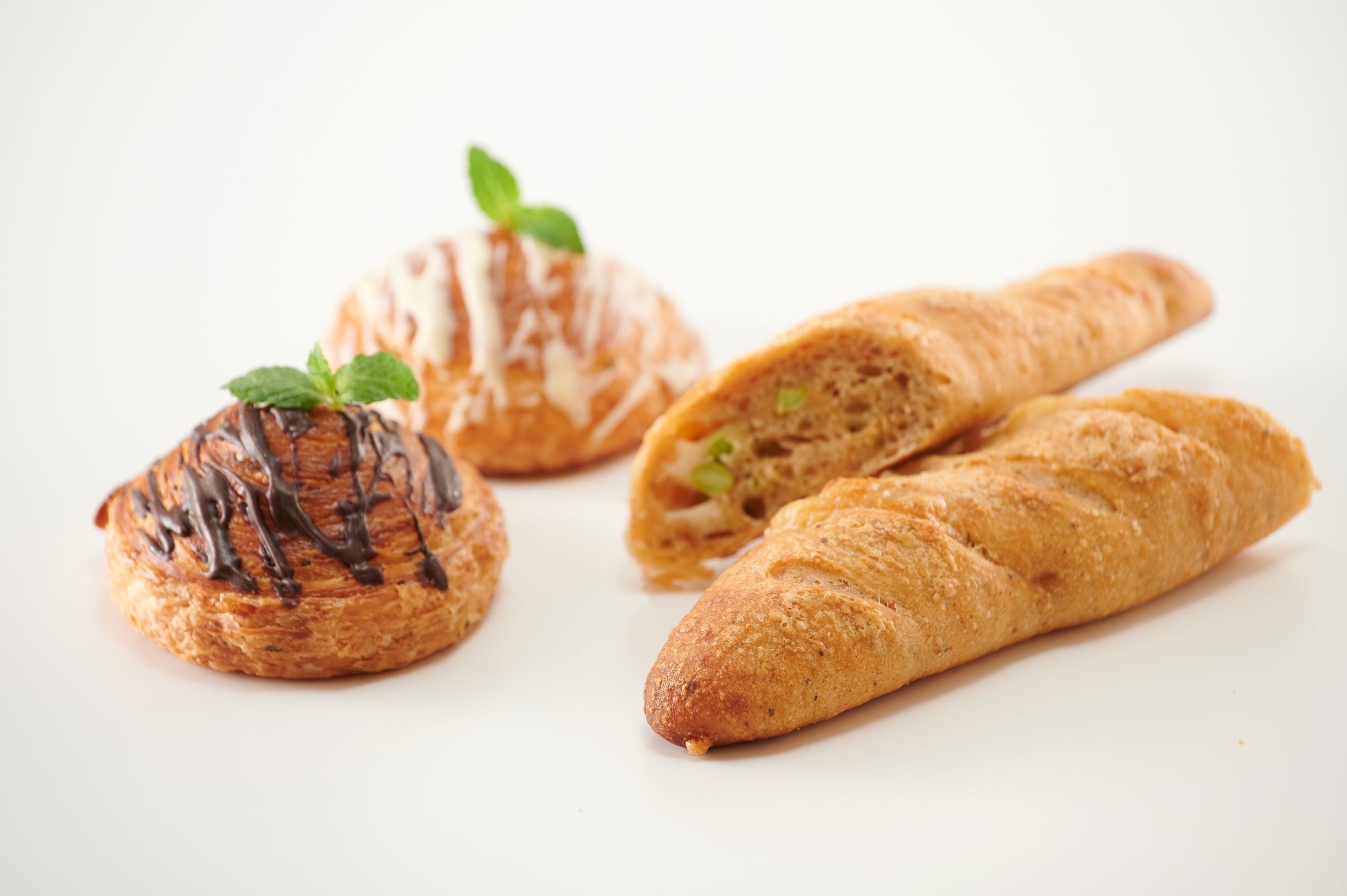 左）チョコミントブレッド／右）ケイジャンブレッド