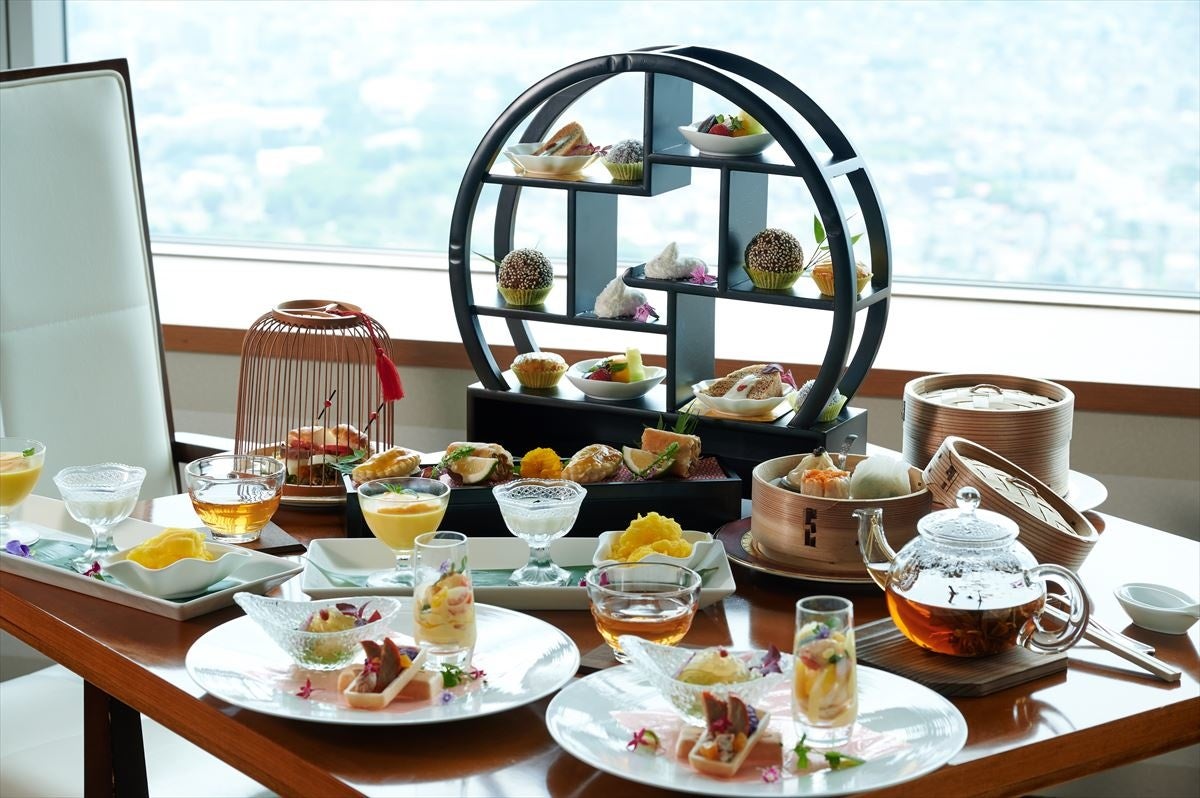 絶景と共に楽しむ「天空のチャイニーズアフタヌーンティー」　※写真は2名様分です