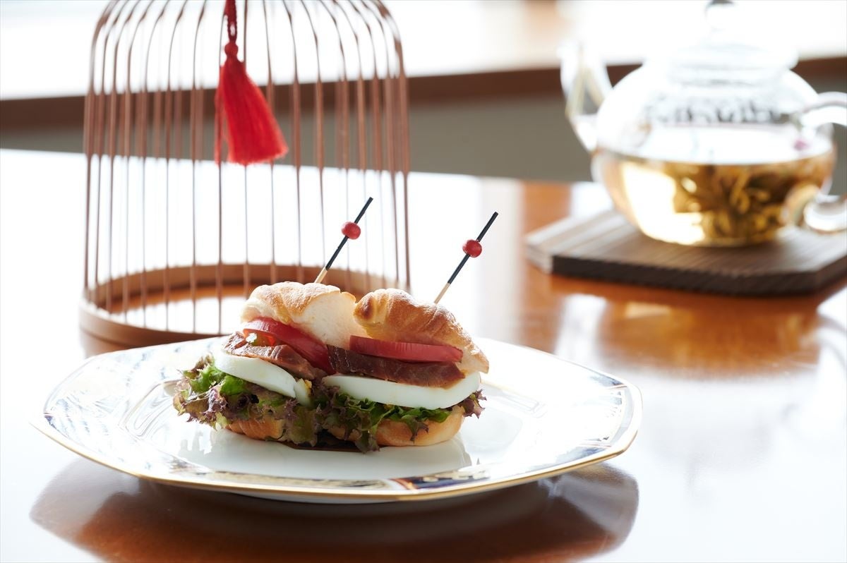 ・チャーシューとクイーンレタスのサンドウィッチ