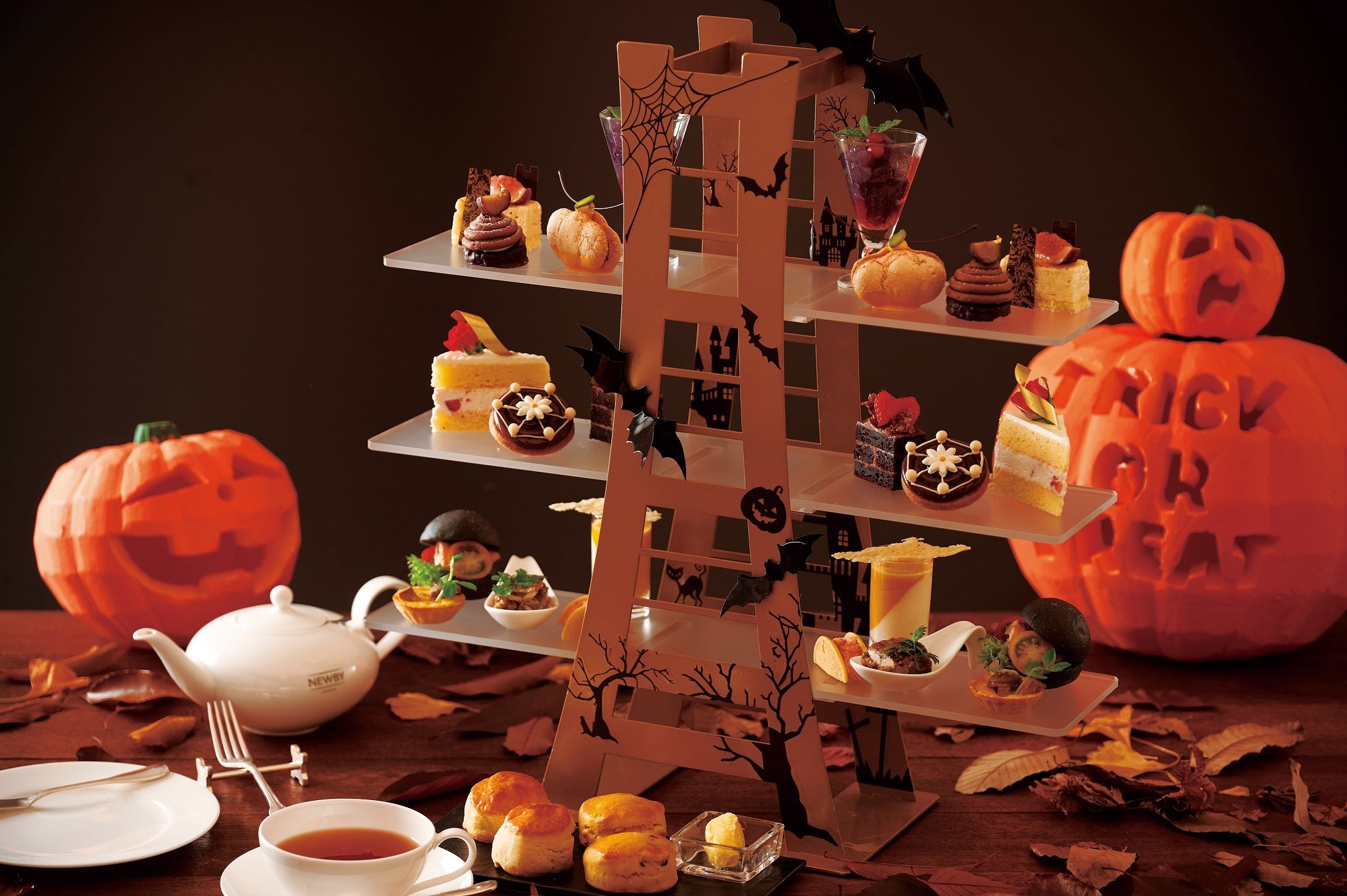 ランドマークアフタヌーンティーセット -Trick or Treat!-（写真は2名様分です）