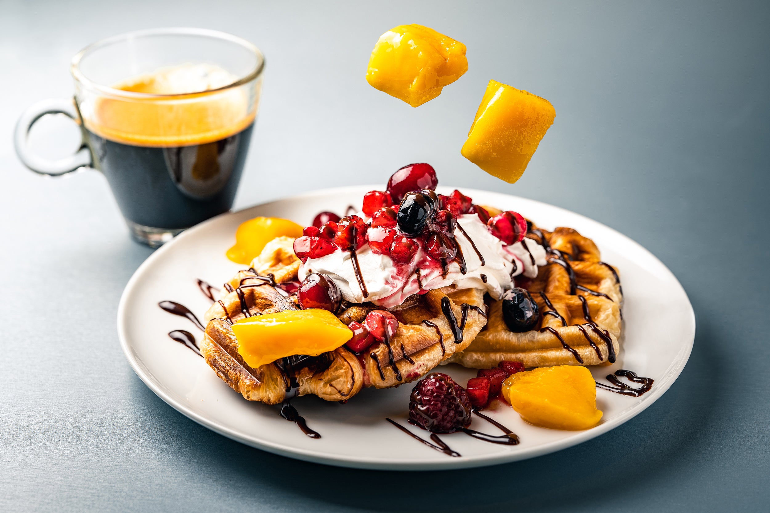 夜21時から提供する「夜ふかしクロッフル」イメージ