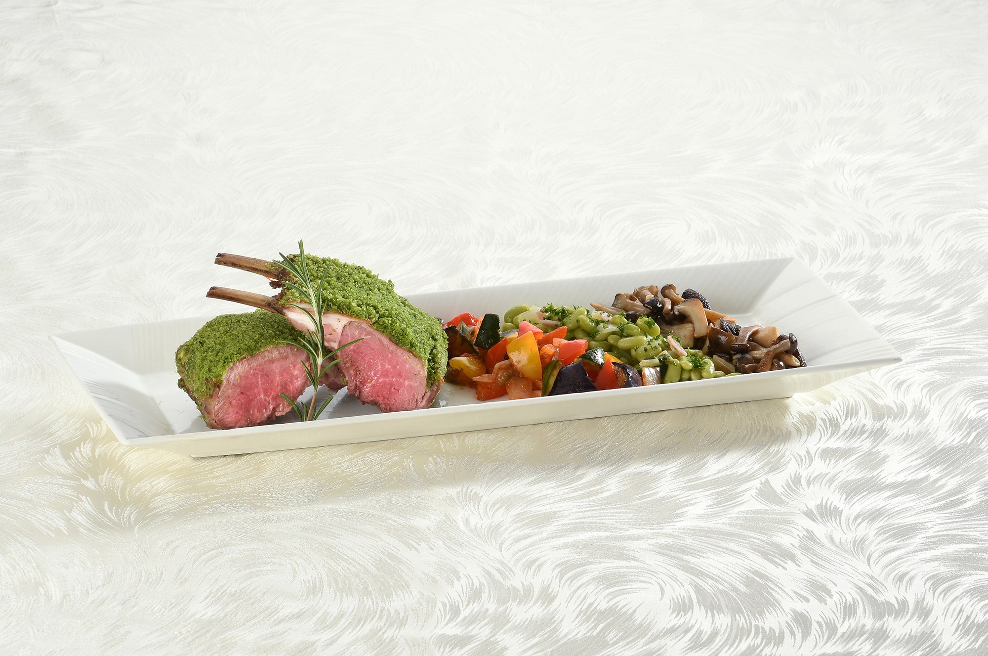 骨付き仔羊背肉ロースト