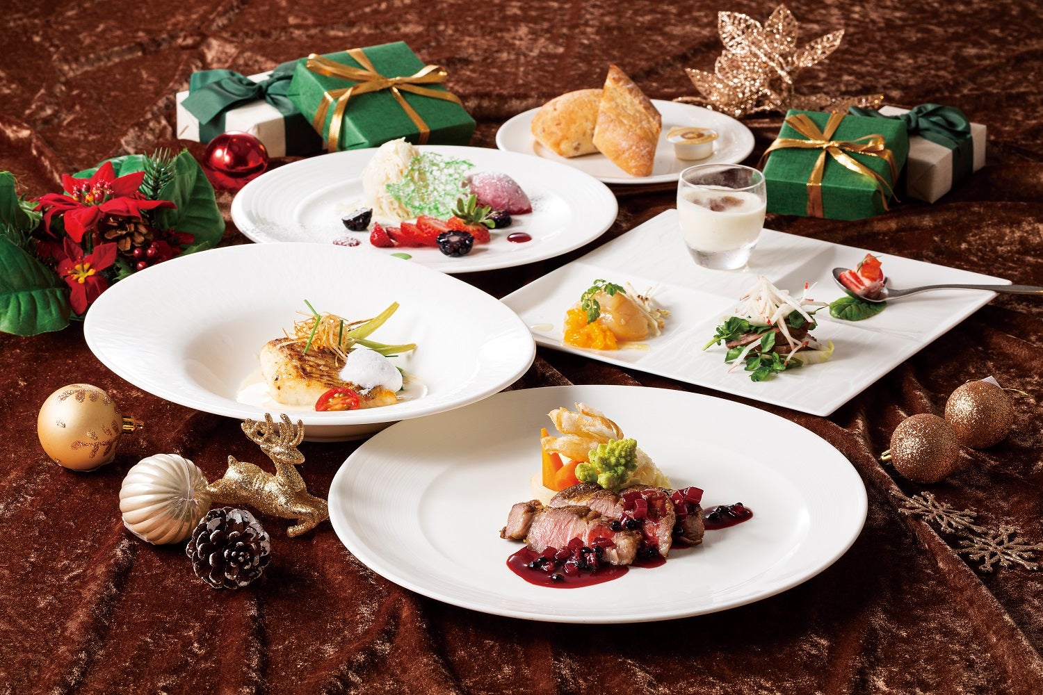 開放的な空間で味わうクリスマスディナーコース