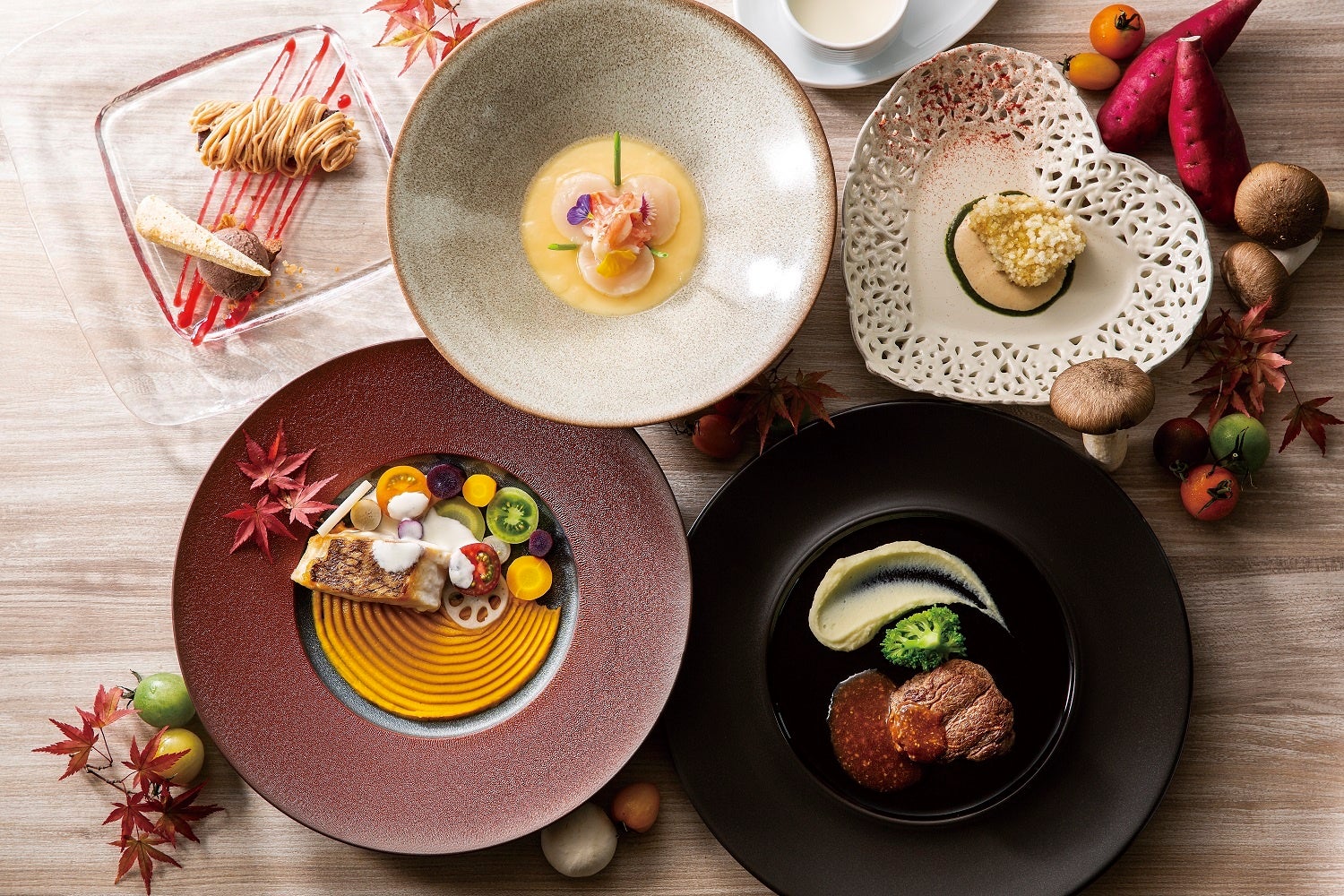 色彩から秋を感じるアイコニックディナーコース