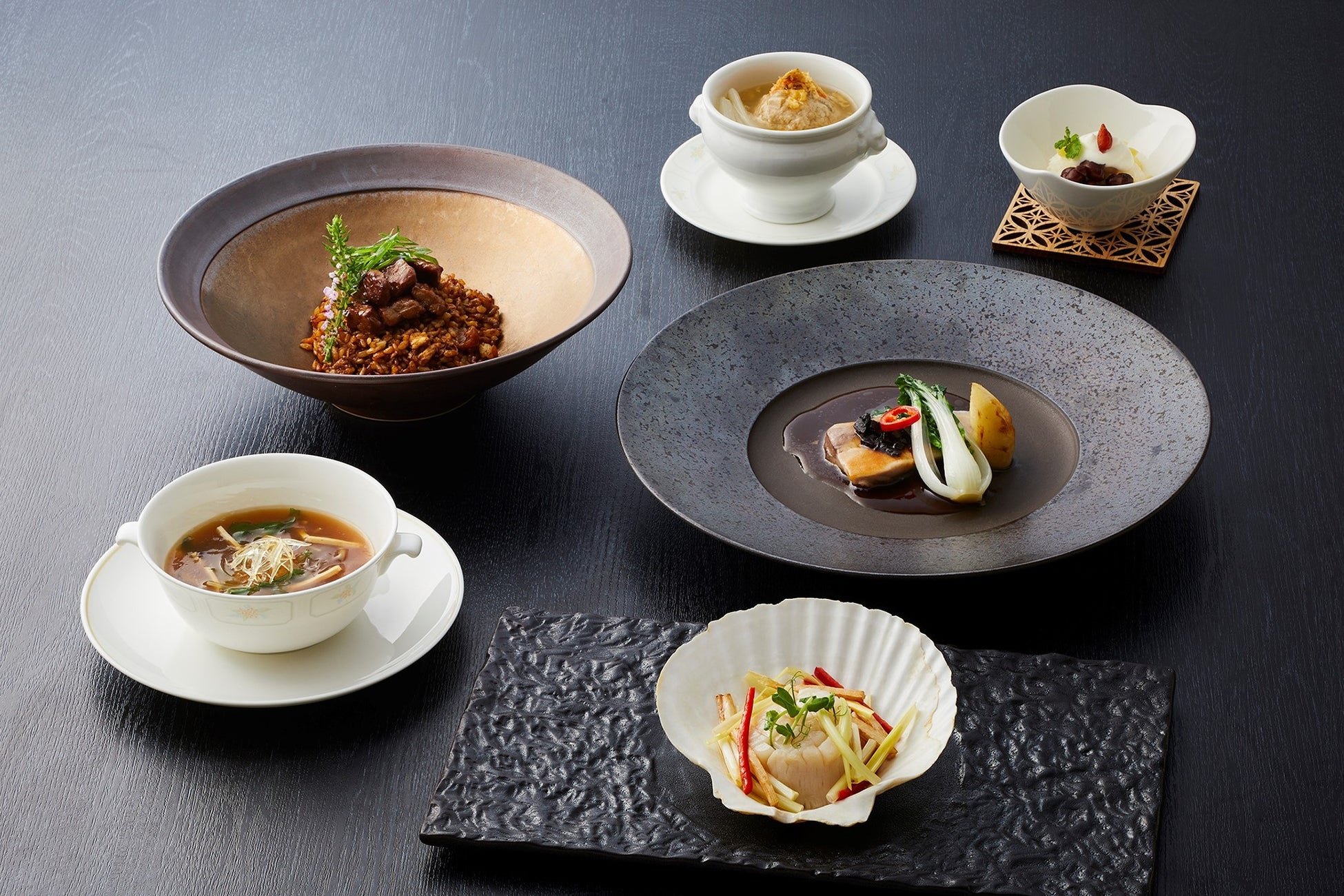 「美味彩華2022 玄冬」ランチコース ※写真はA:魚介料理を選択した場合です。