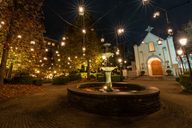 チャペルに向かう小径にも灯るランタン