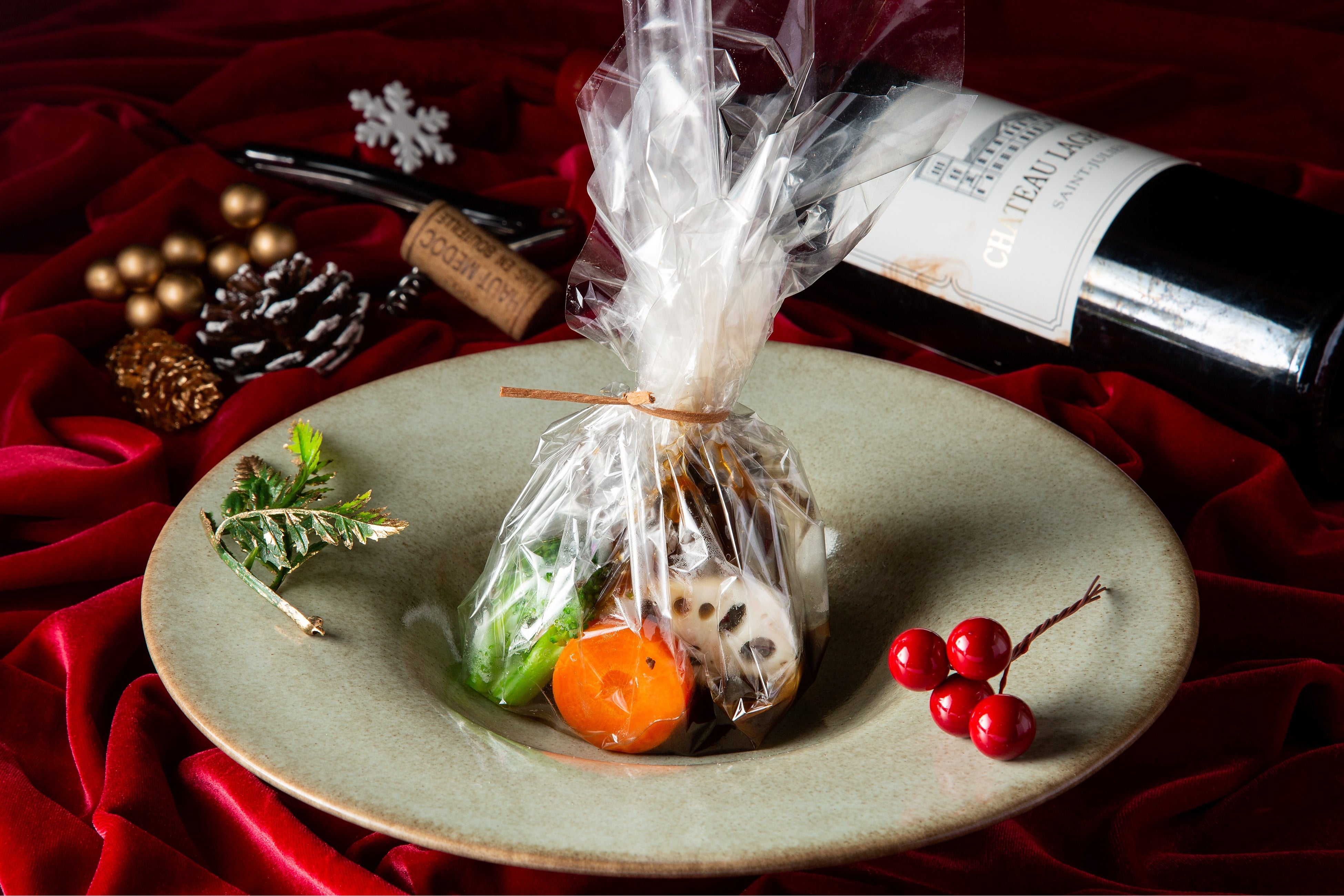 牛ほほ肉の黒酢煮込みと冬根菜のカルタファタ ～cadeau spécial du chef～