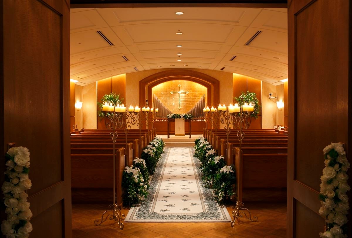 木の温もりに満たされたクラシックチャペル