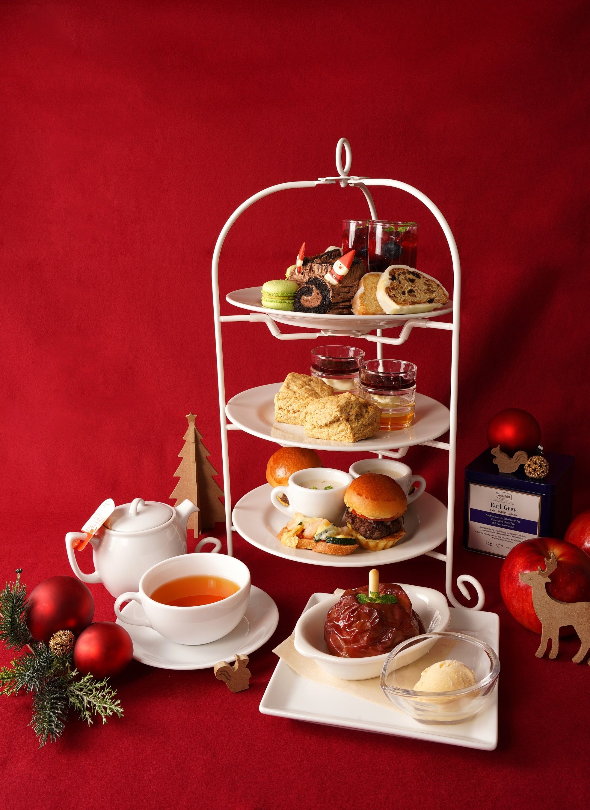 まるごと焼きりんごとクリスマスのアフタヌーンティー