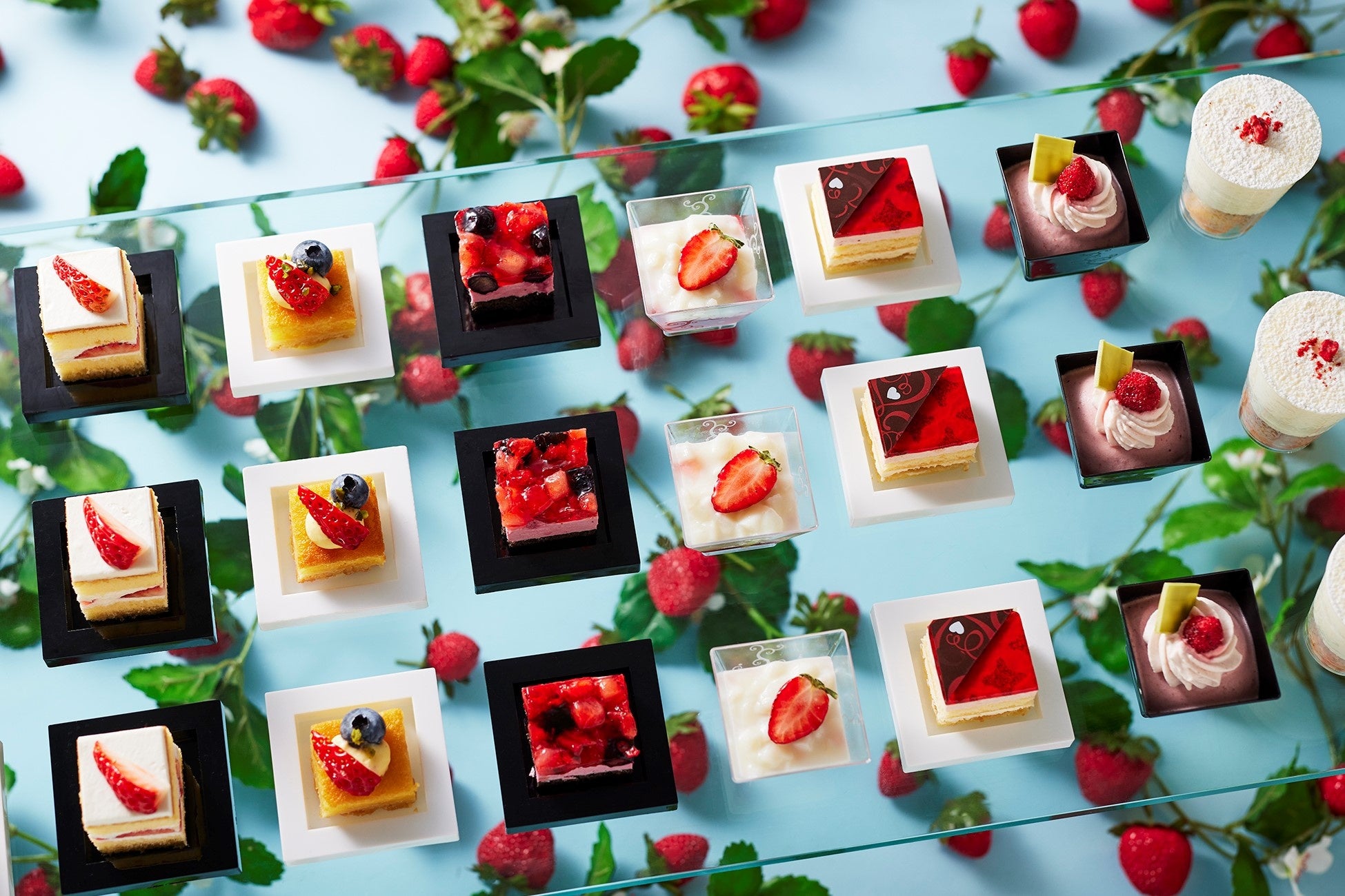 「いちご尽くしのデザートin ホリデーディナーブッフェ」