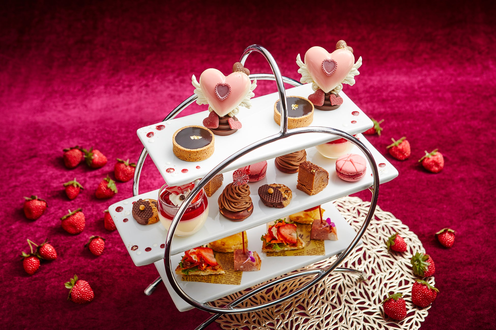 「バレンタインストロベリーアフタヌーンティー」 ※写真は2名様分です。