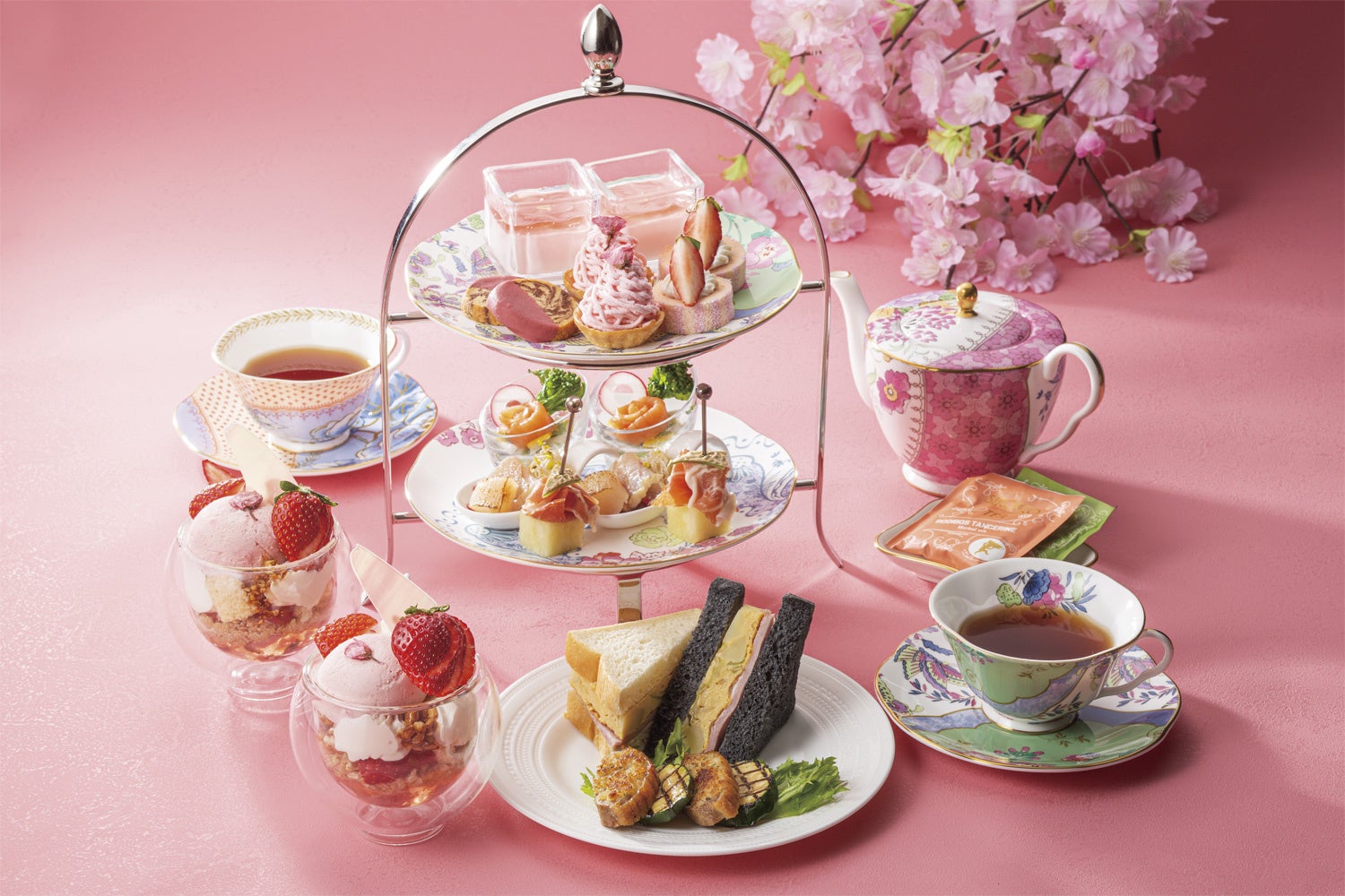 AFTERNOON TEA with SIROCCO “いちご&桜”(写真は2名様分)