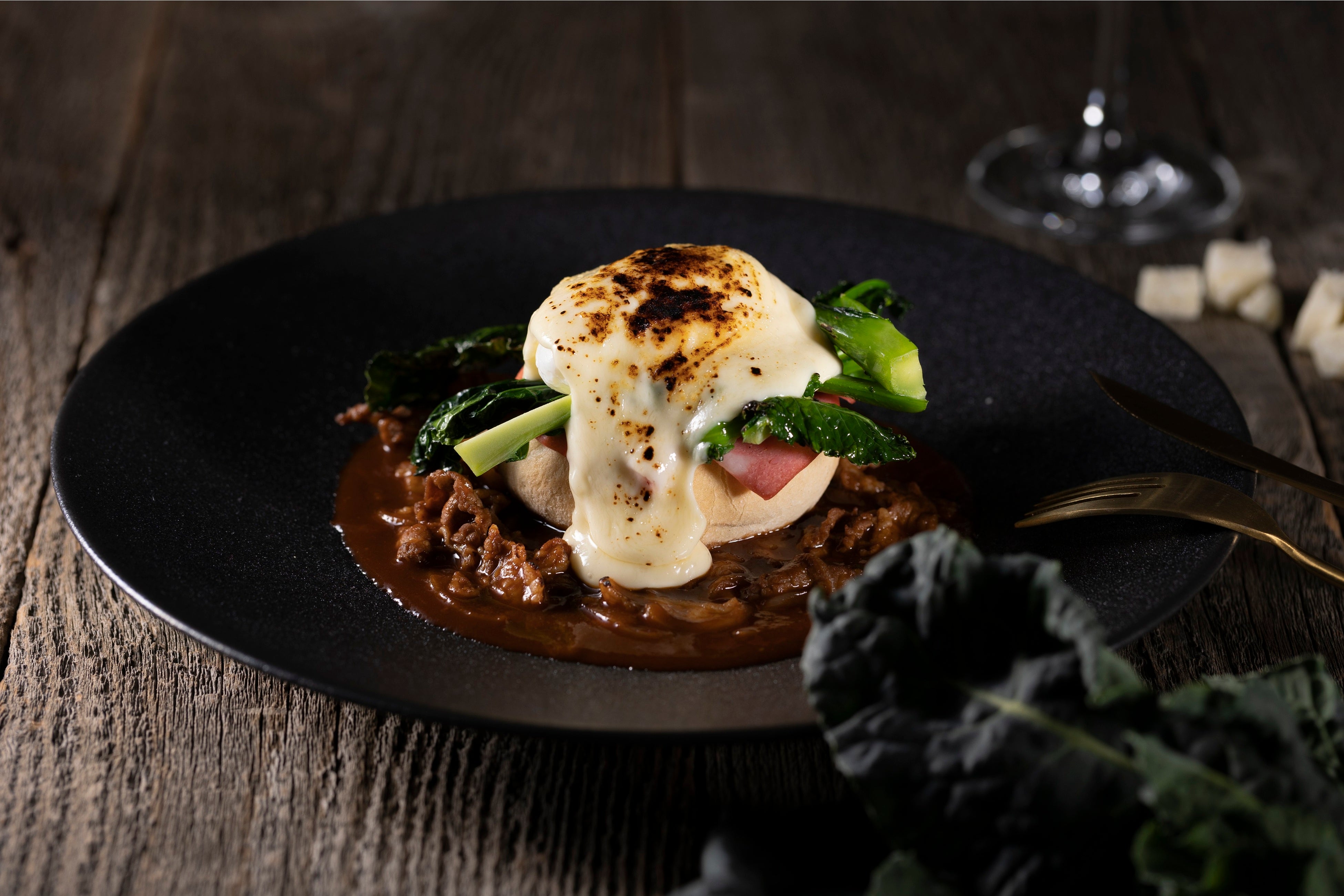 たっぷりチーズフォンデュの“パングラタン” 　岩手県産『岩中豚』のハヤシソースと温度玉子