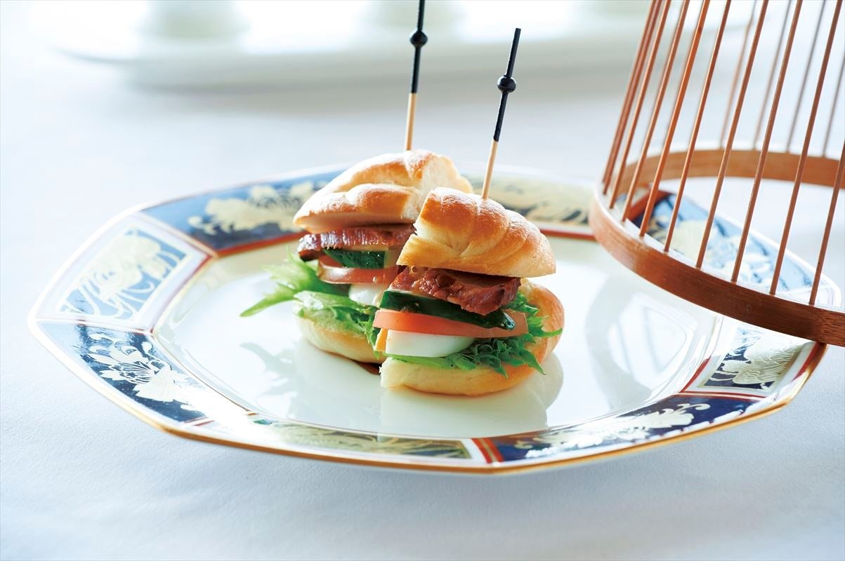 ・豚バラ肉の醤油煮込みの蒸しパンサンド