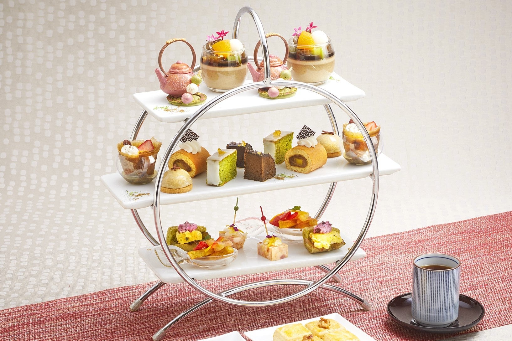 「ほうじ茶アフタヌーンティー」　※写真は2名様分です。