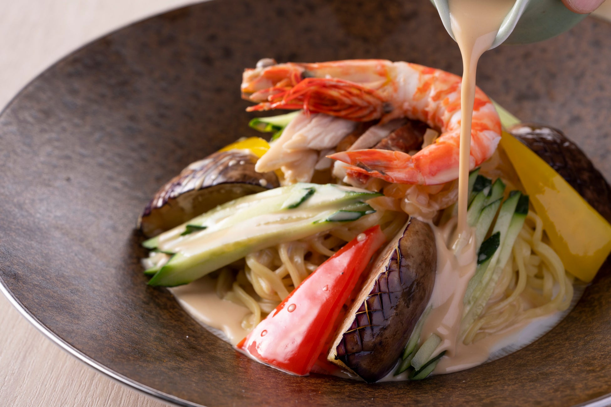 海の幸と野菜の涼麺