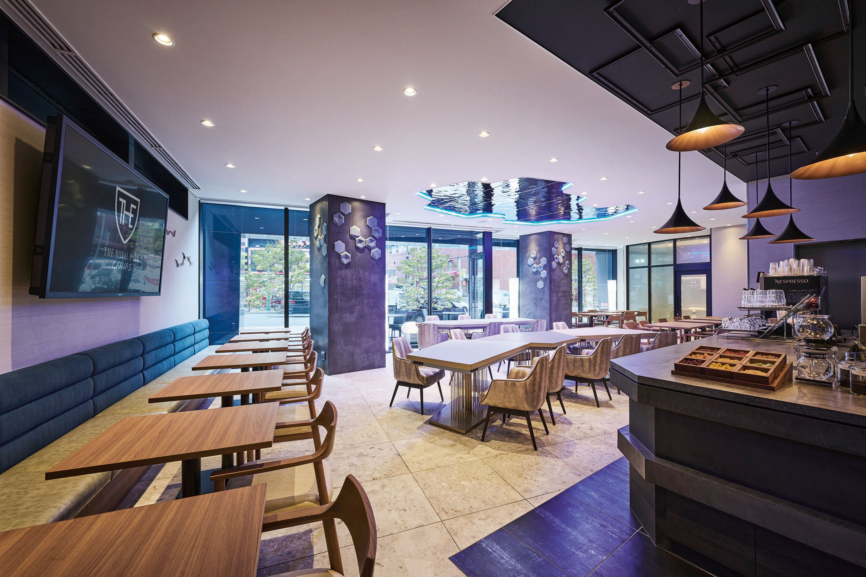 ご宿泊者はキャンバスラウンジで紅茶・コーヒー等を無料でご利用いただけます