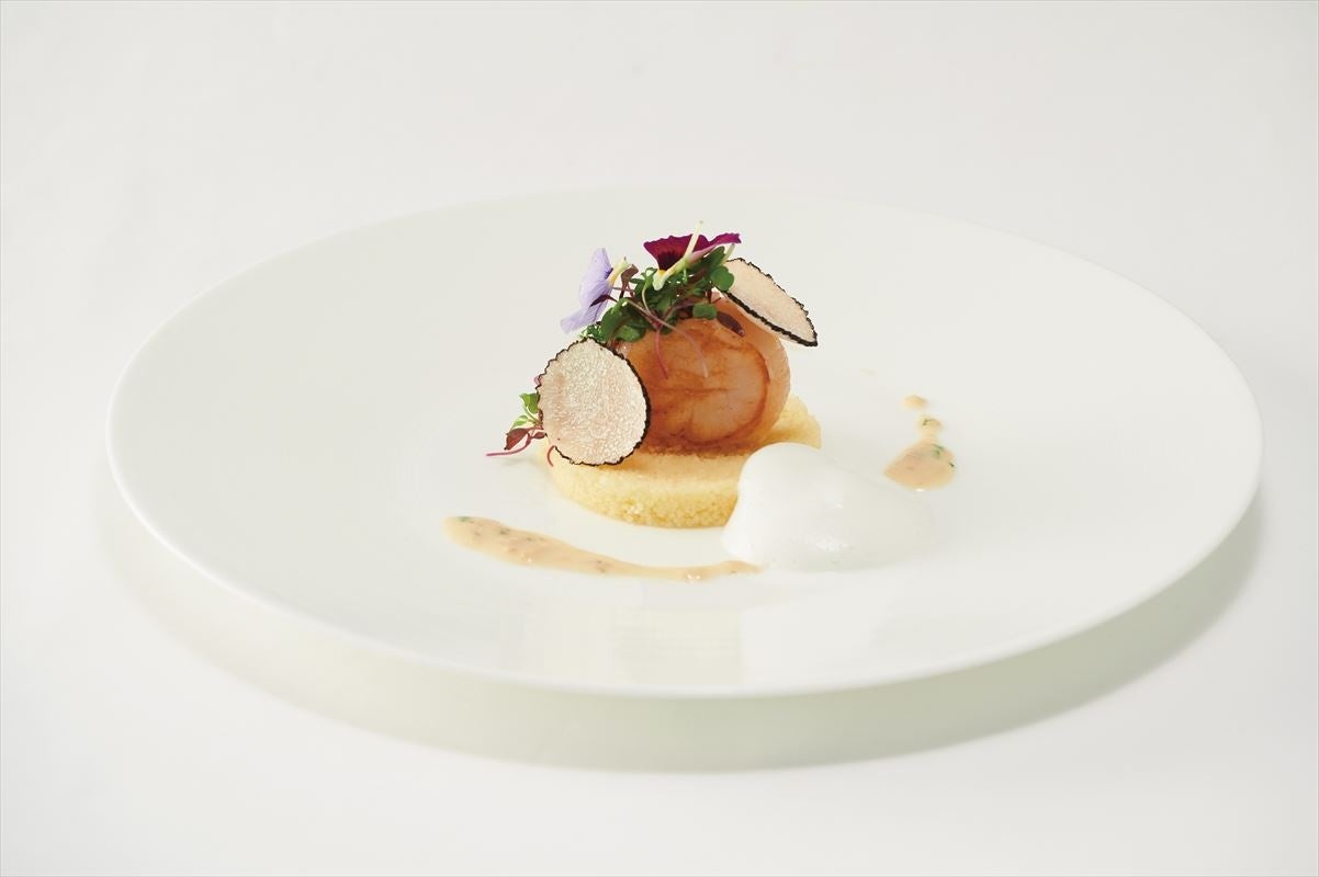 <プレゼントディッシュ>帆立貝のソテーにサマートリュフの香りをのせて ハーブブールブランソース