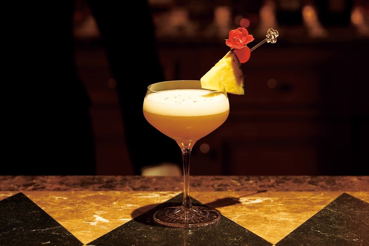 2F メインバー「ロイヤル アスコット」 重厚な雰囲気の店内で