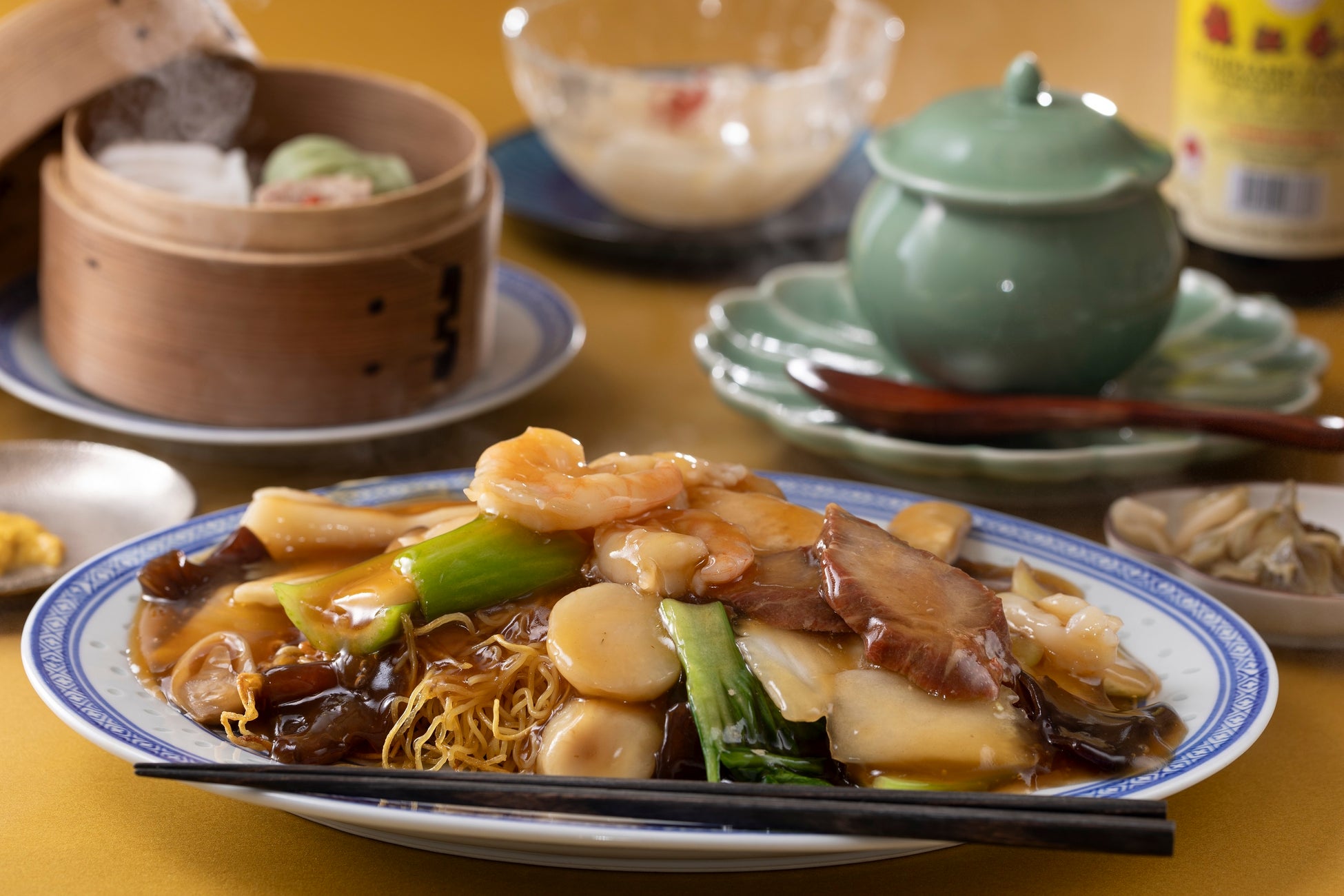 溢れる具材を絡めて食す 五目入りあんかけ焼きそば 桂花苑スタイル