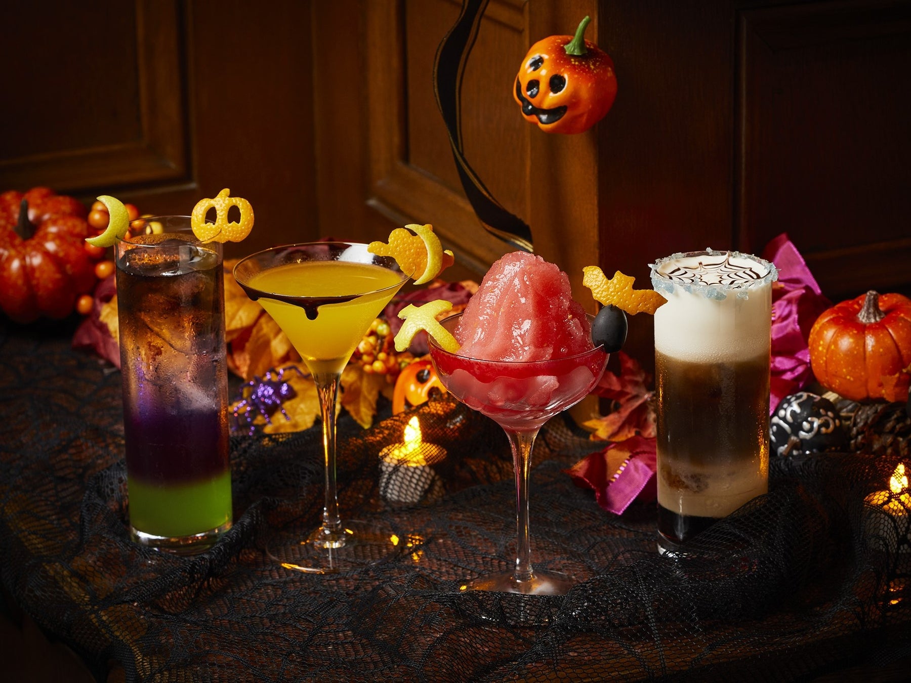 ハロウィンカクテルフェア(左から、Spooky Night、Fruity Ghost、Vampire Blood、Halloween Cafe)