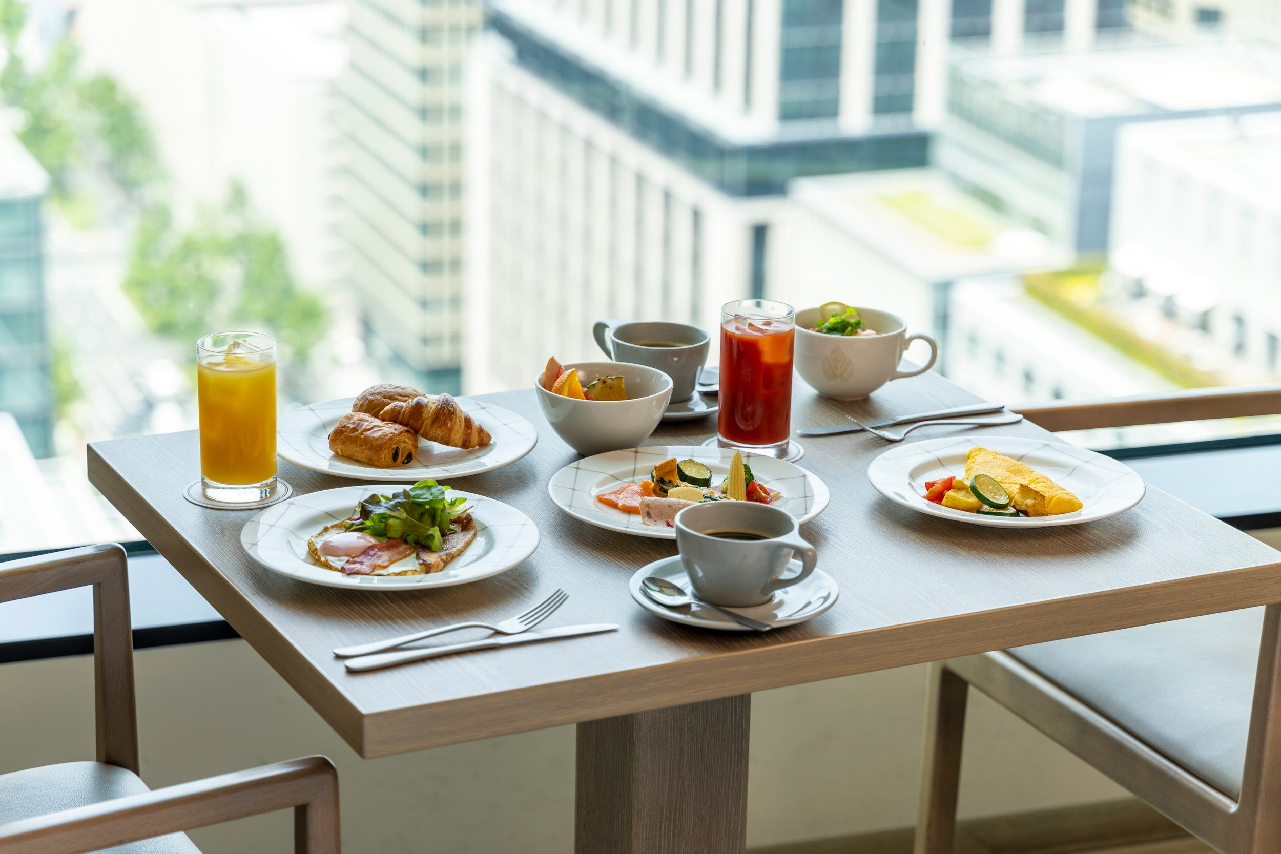 御堂筋を見下ろしながらの朝食をエグゼクティブラウンジで