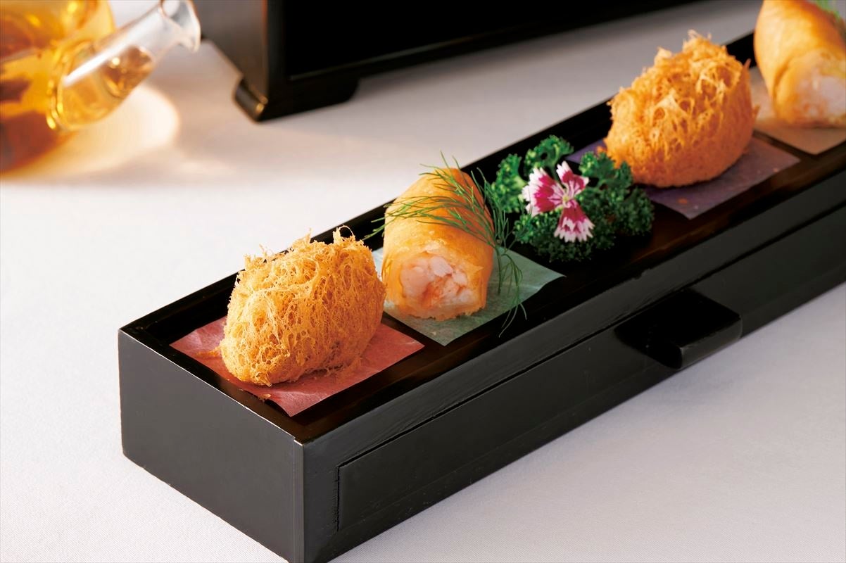 五目餡の大和芋包み揚げ／魚介と黄ニラの春巻