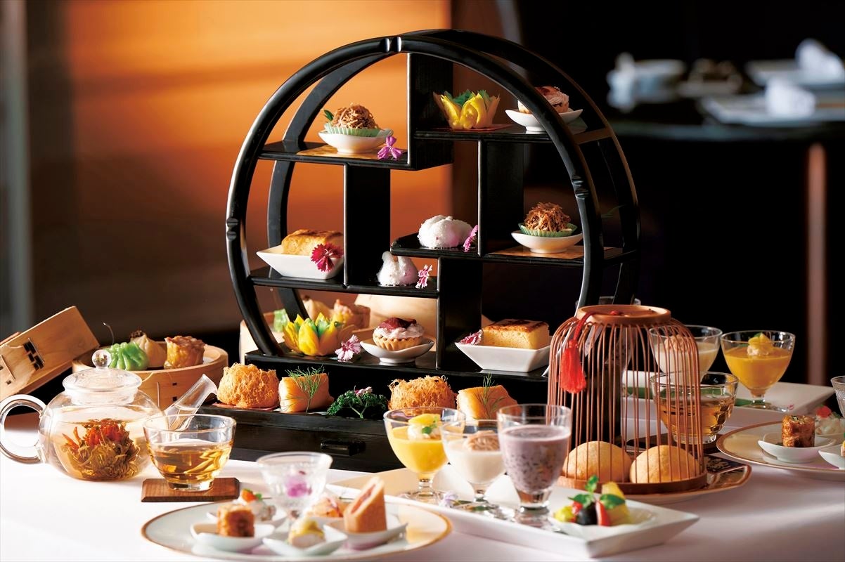 天空のチャイニーズアフタヌーンティー “夕映えの幻想と香味甜品”　※画像は2名様分です