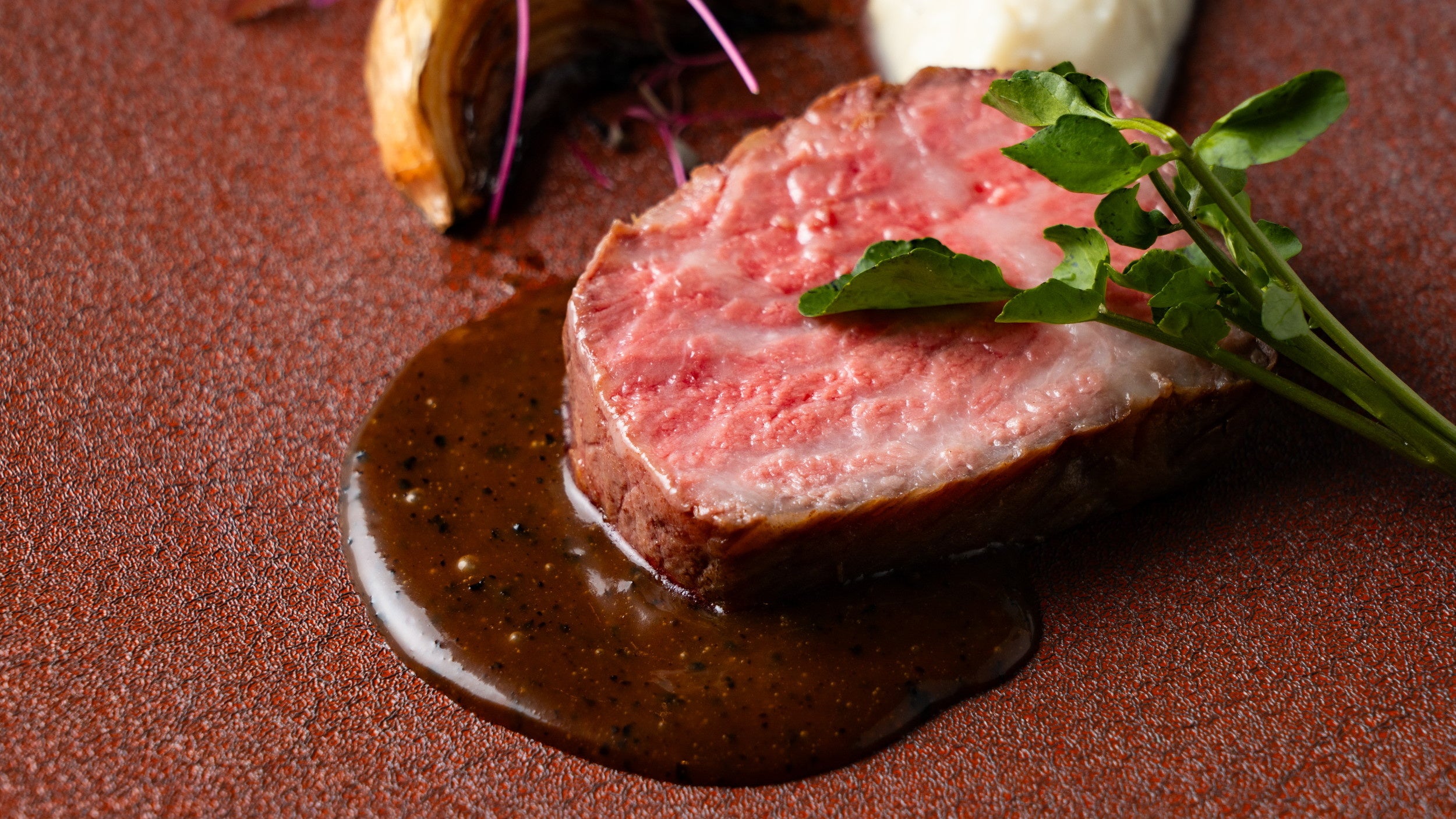 和牛のアロワイヨのロースト ペリグーソース