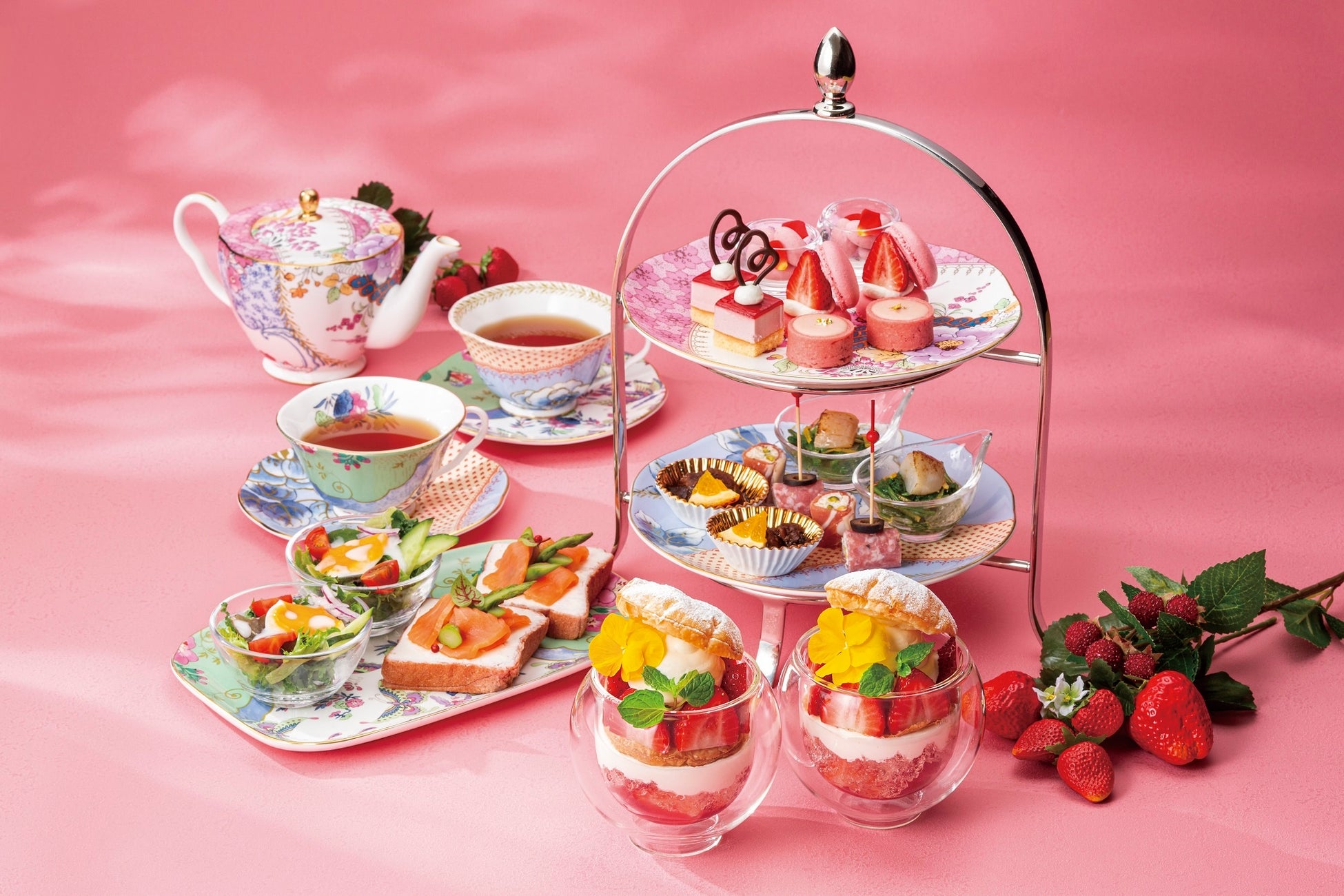 AFTERNOON TEA with “SIROCCO”「ストロベリー&チョコレート」(写真は2名様分)