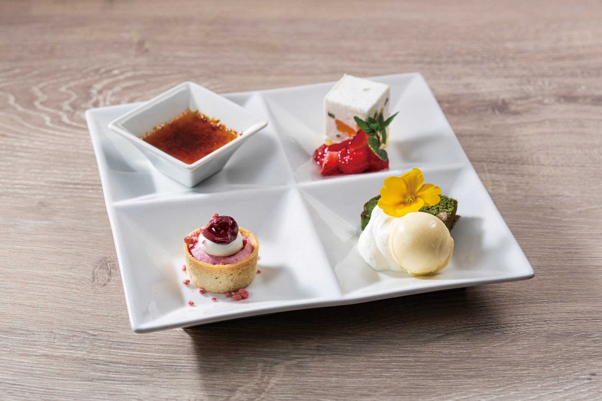 パティシエ自慢の手作りデザート4種盛合わせ