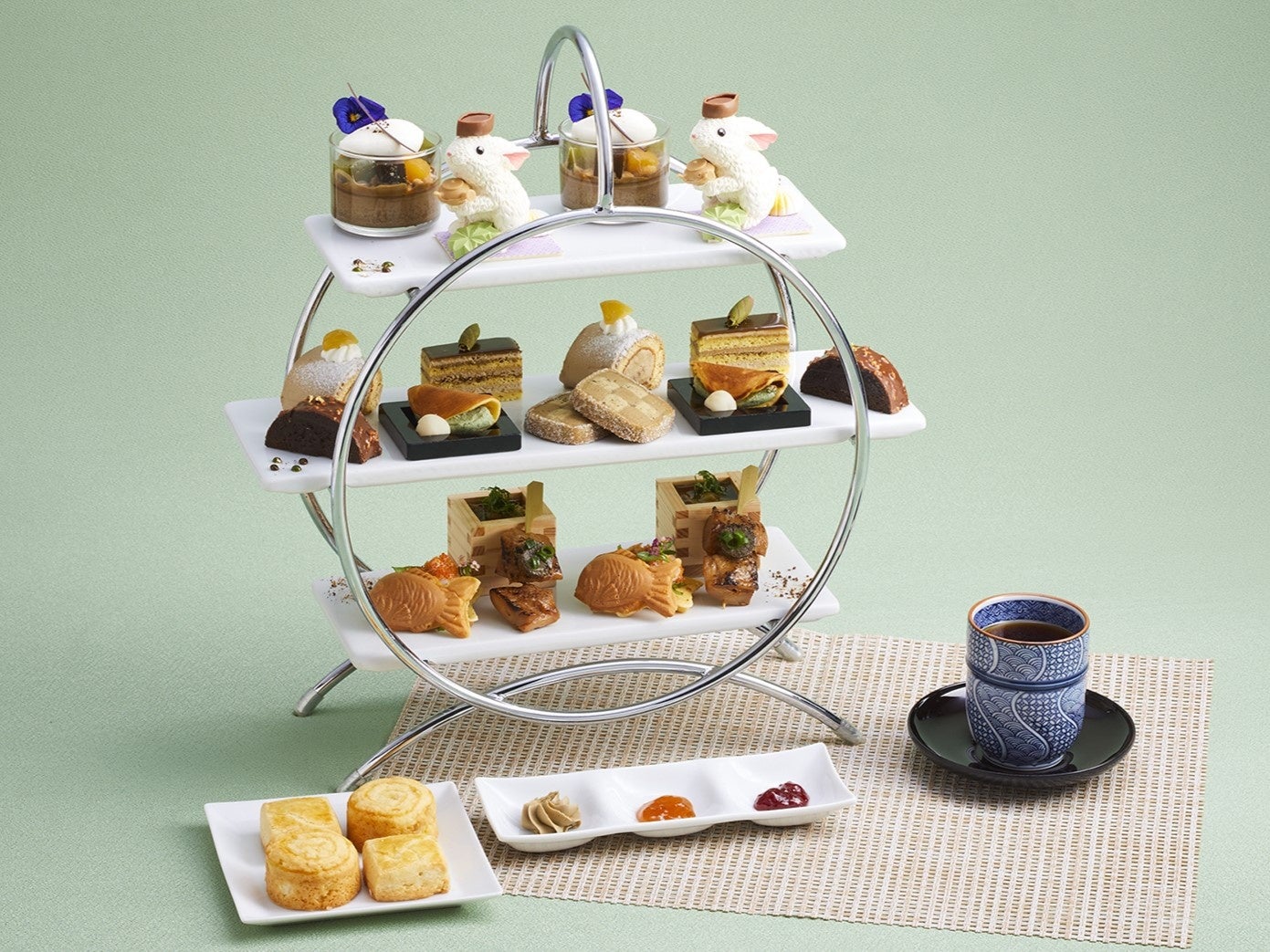 森乃園×ロイヤルパークホテル ほうじ茶アフタヌーンティー ※写真は2名様分です。