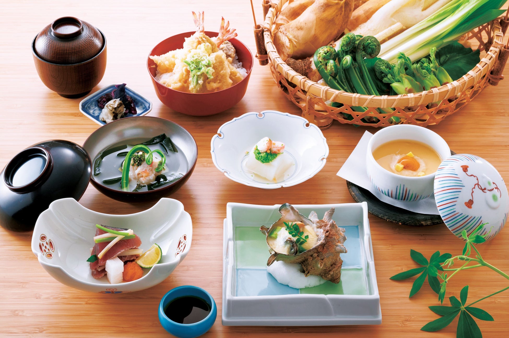 皐月のミニ会席“薫風の味覚 山菜と海老天丼”