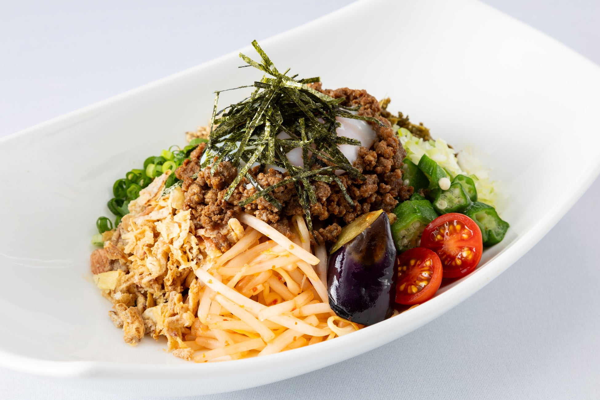 台湾風葱油と夏野菜のまぜそば ~葱油伴麺~