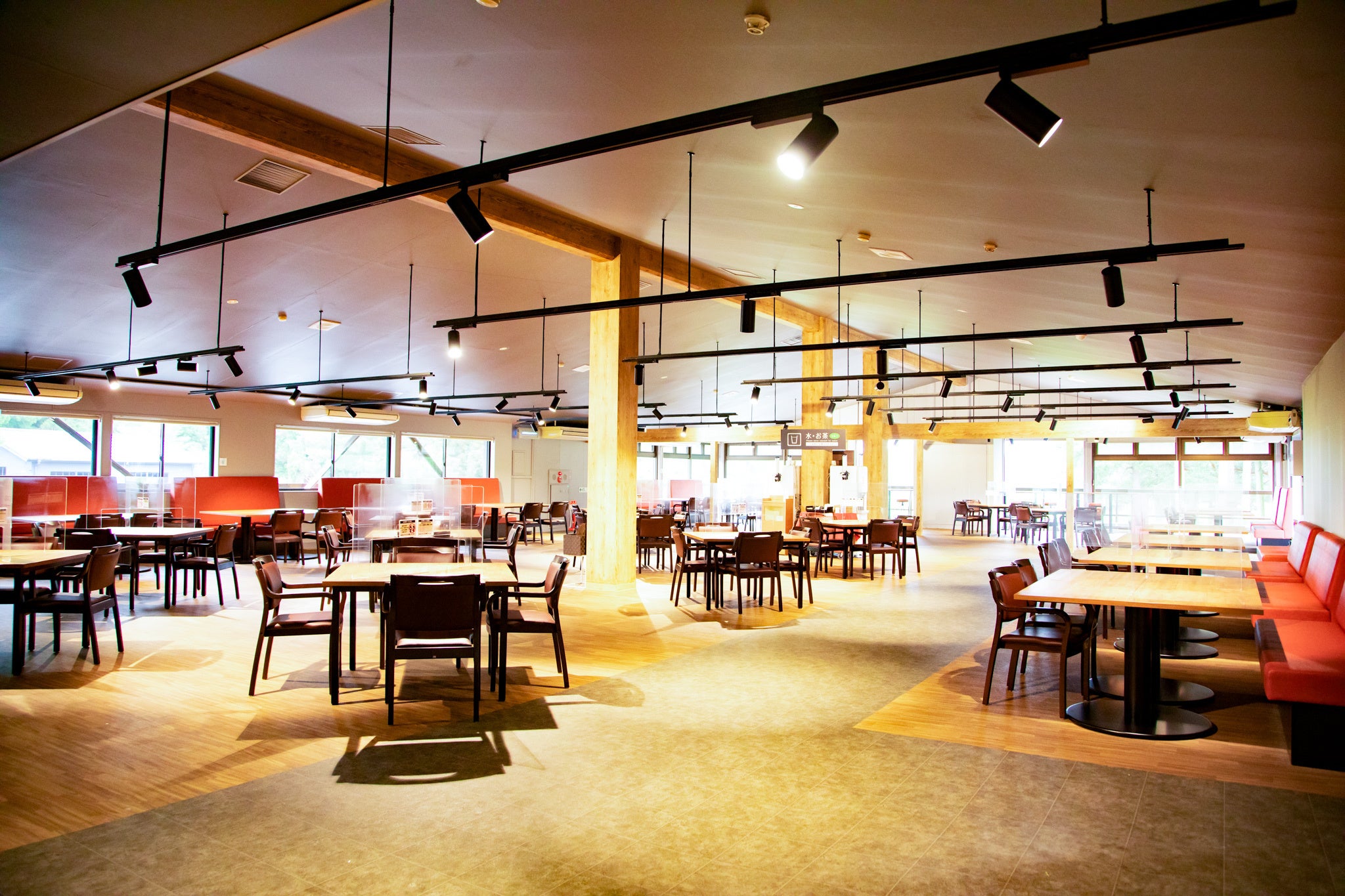 広々としたレストラン