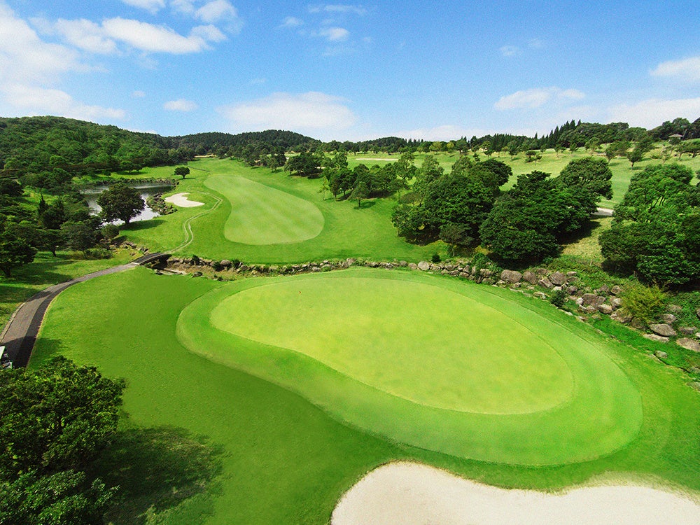 鹿児島市の中心部から一般道で30分程度と立地に恵まれたゴルフ場