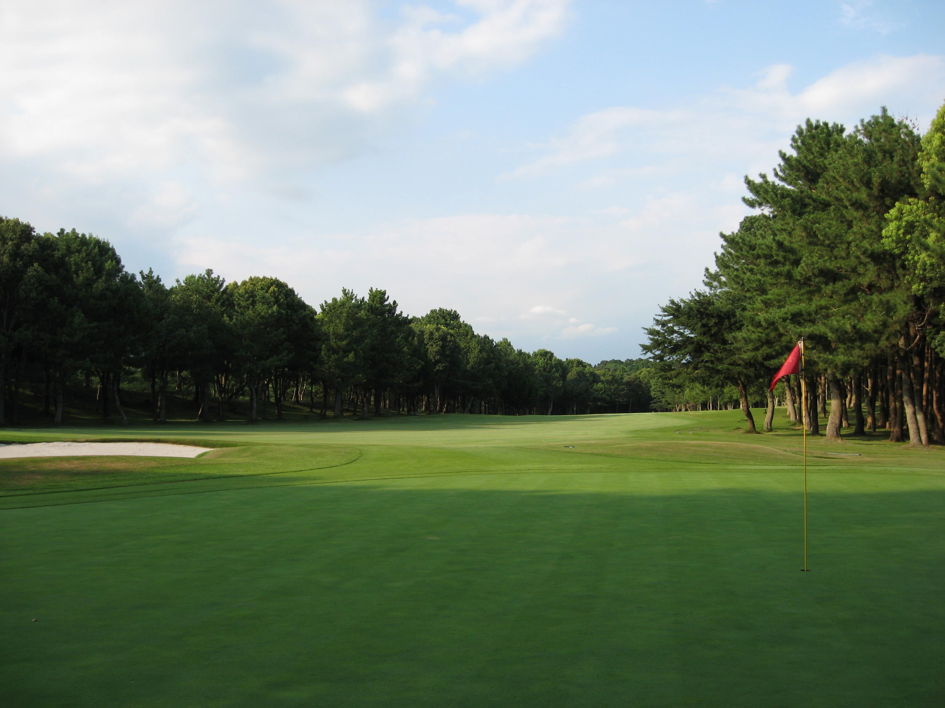 フラットなコースながら地形を巧みに活かし、変化に富んだ18ホール