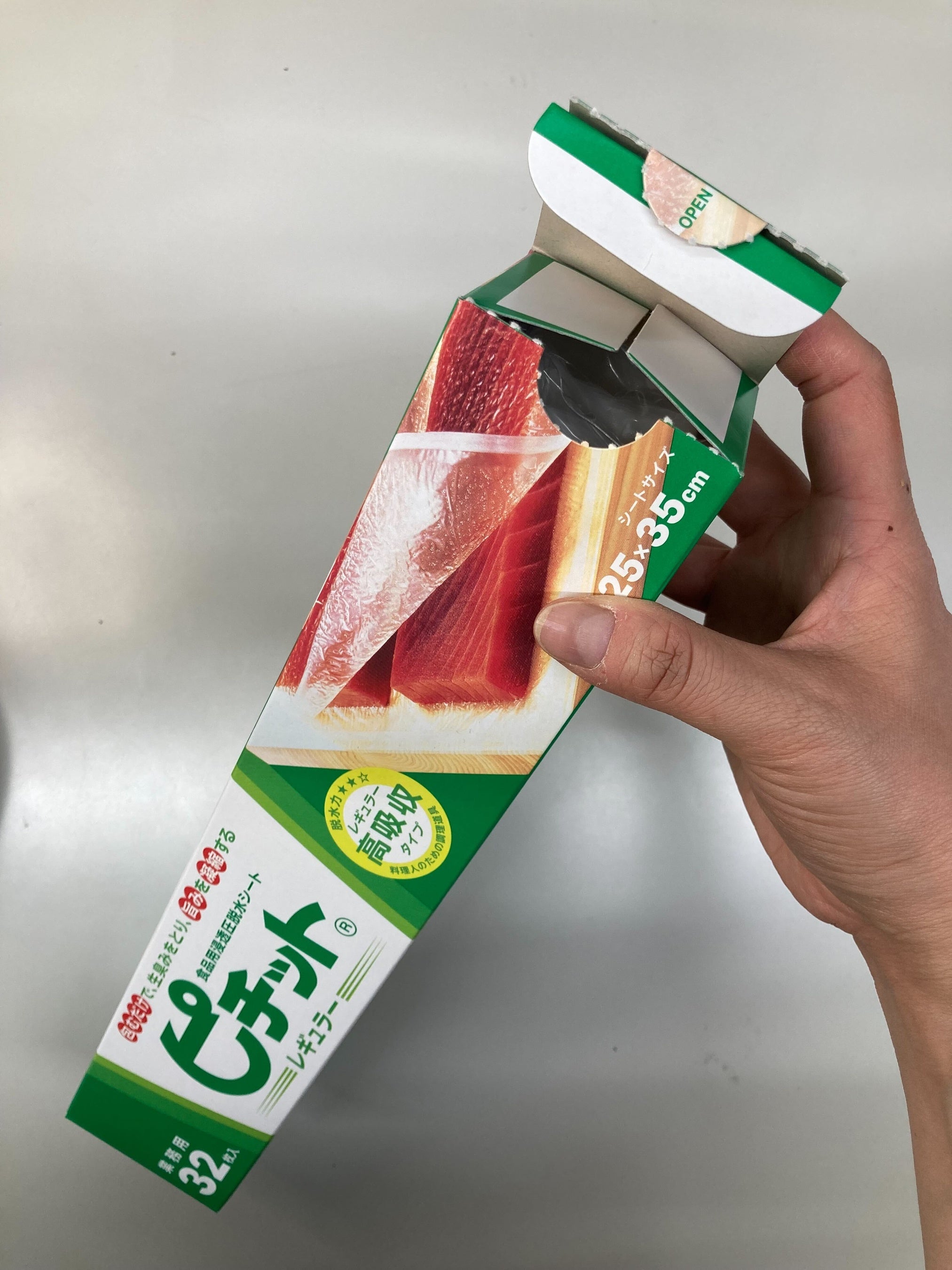 衛生面に配慮し、1枚ずつカットした状態でチャック付き袋に封入