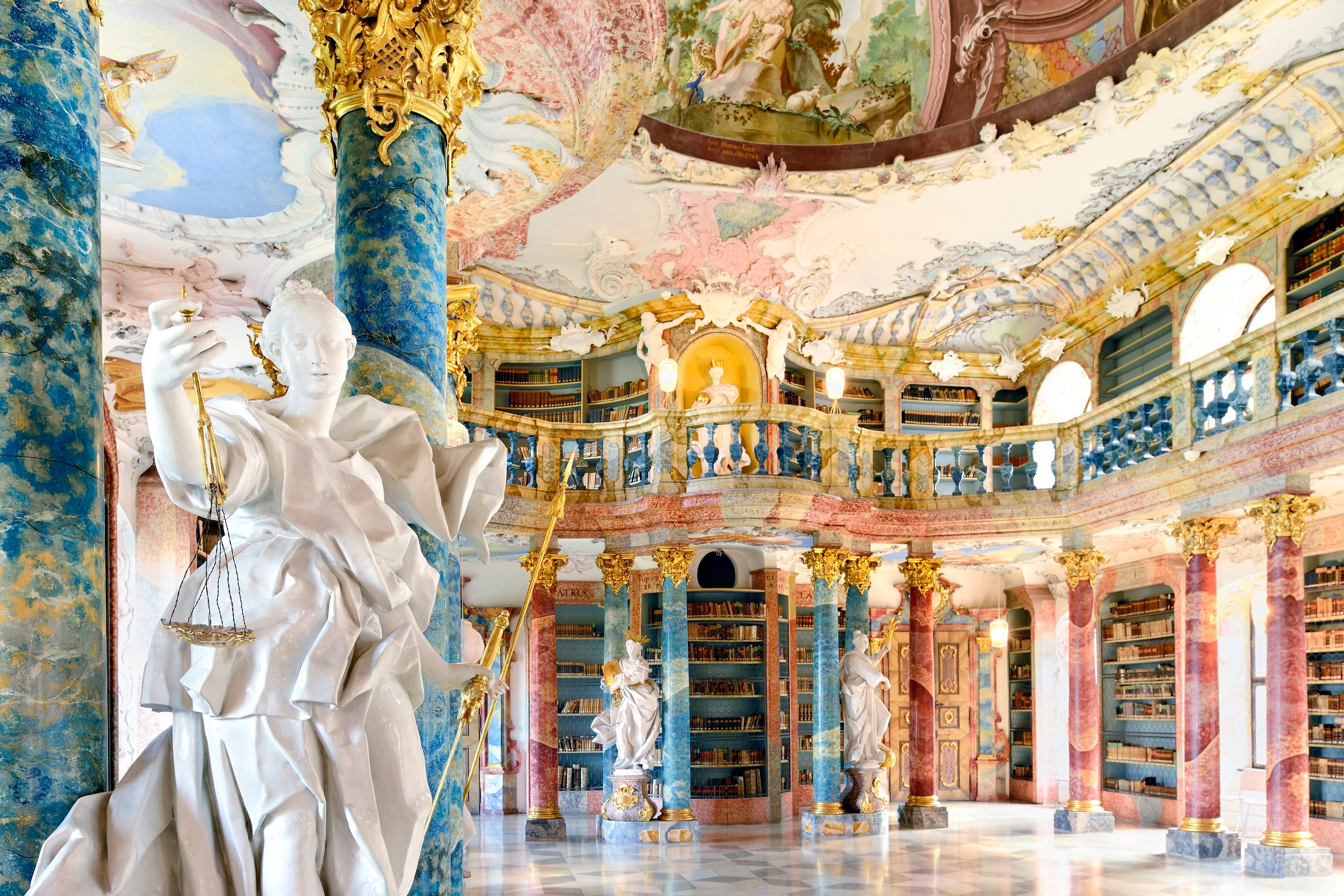 ウルムのヴィブリンゲン修道院図書館 ©DZT_Francesco Carovillano