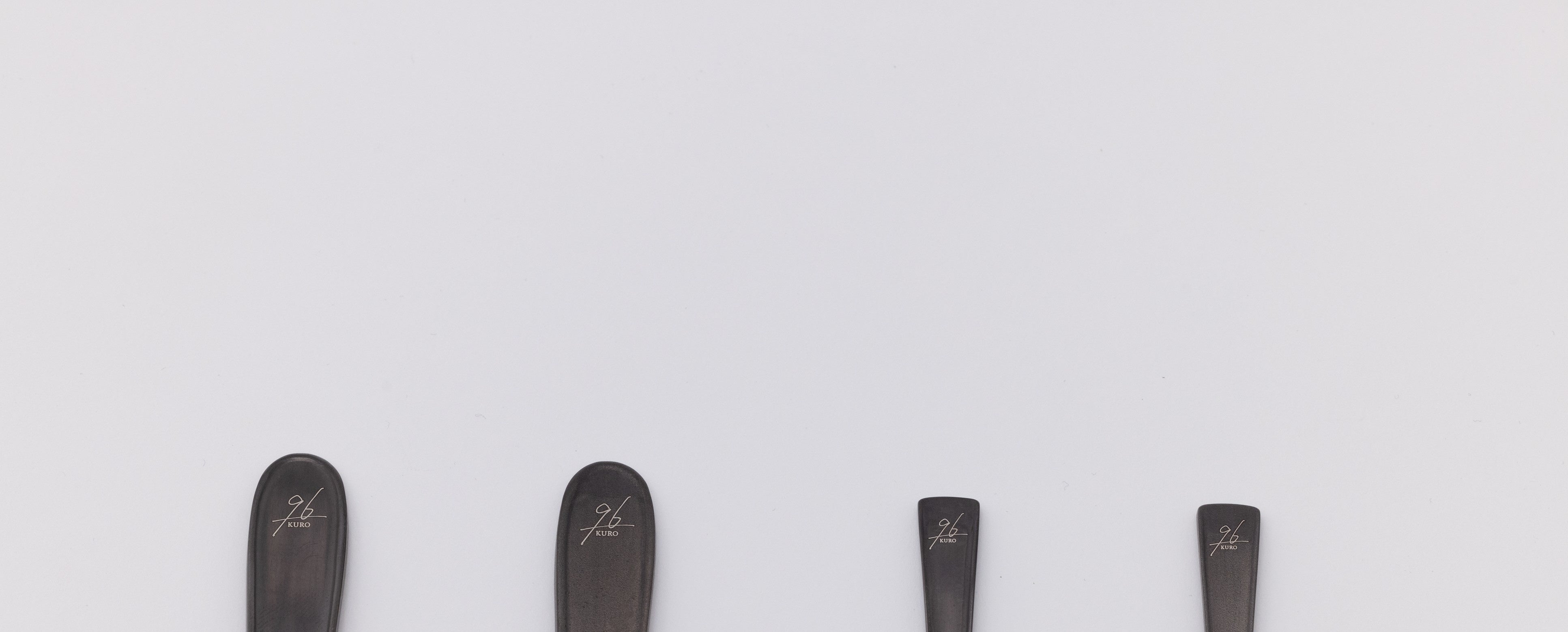 裏にはロゴマーク